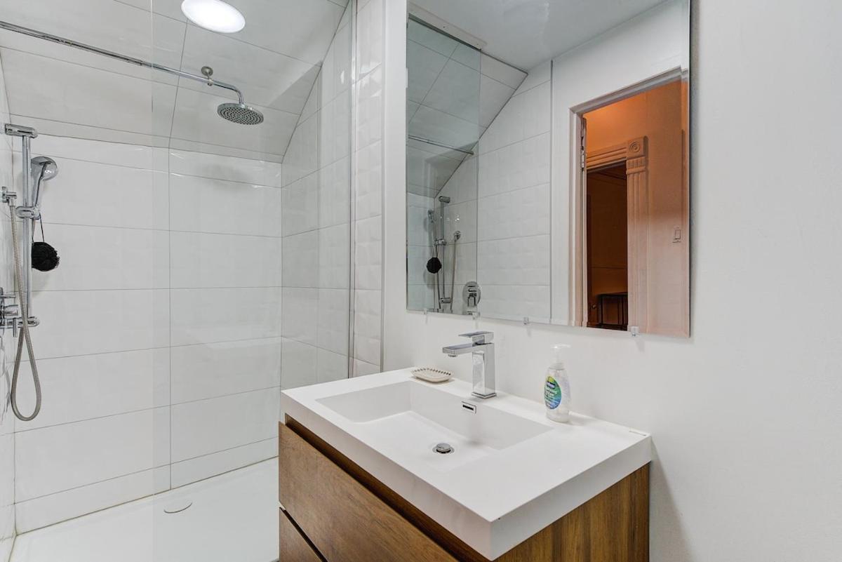 Spacious 3 Bedrooms In Dt