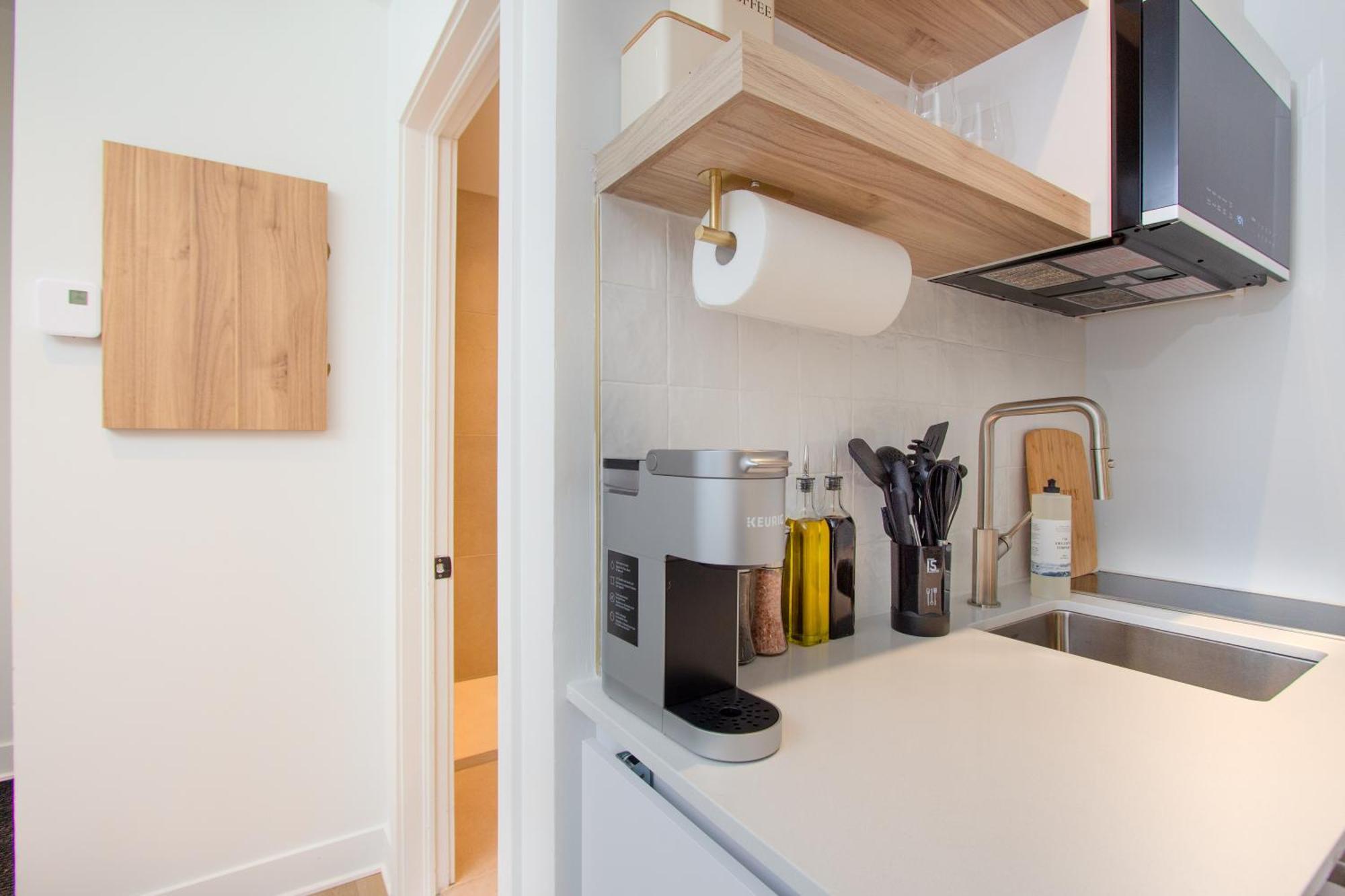 Apartment #7 - Self Check-in - Plateau - St-denis Montreal