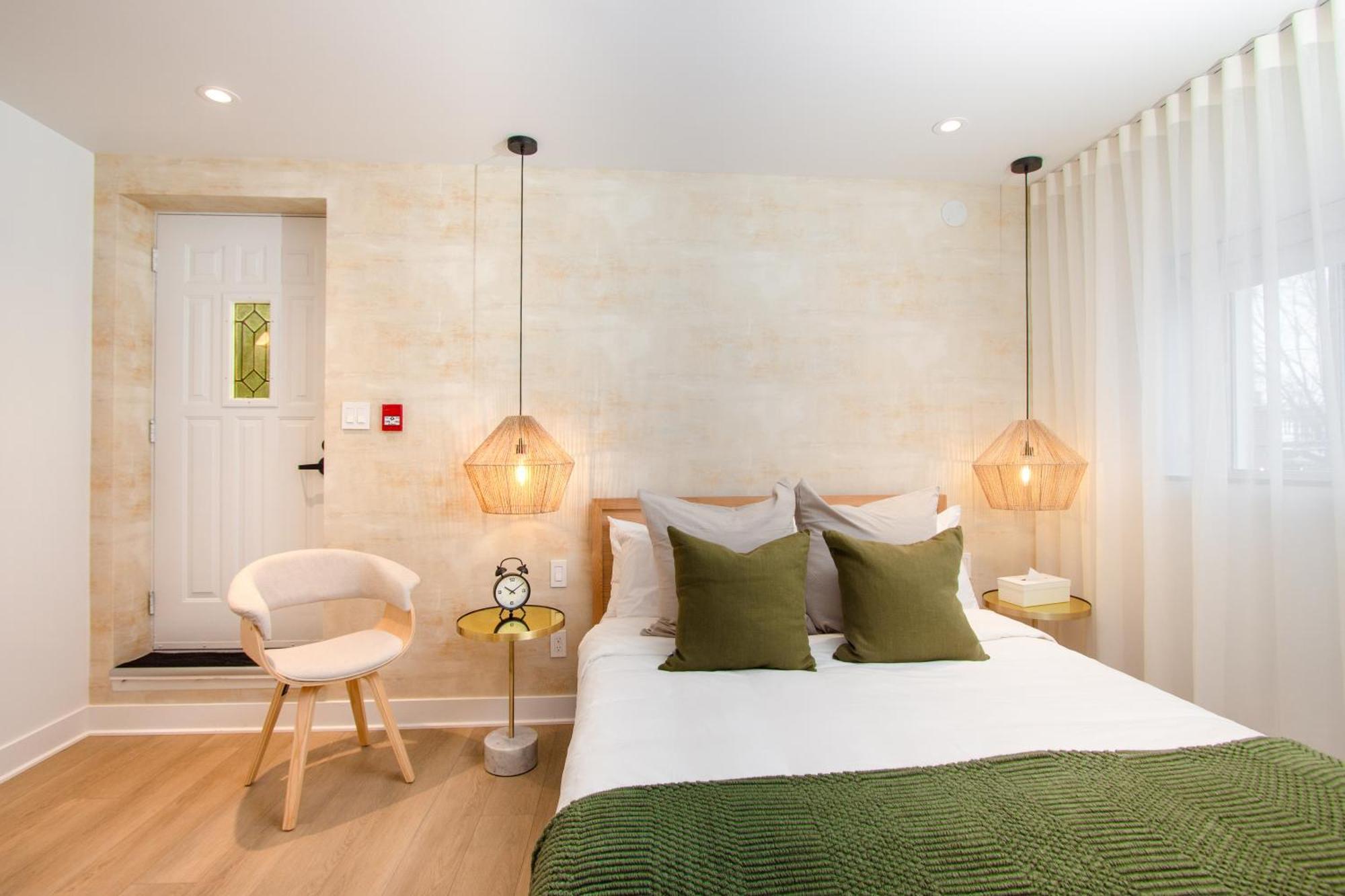 #7 - Self Check-in - Plateau - St-denis Apartment
