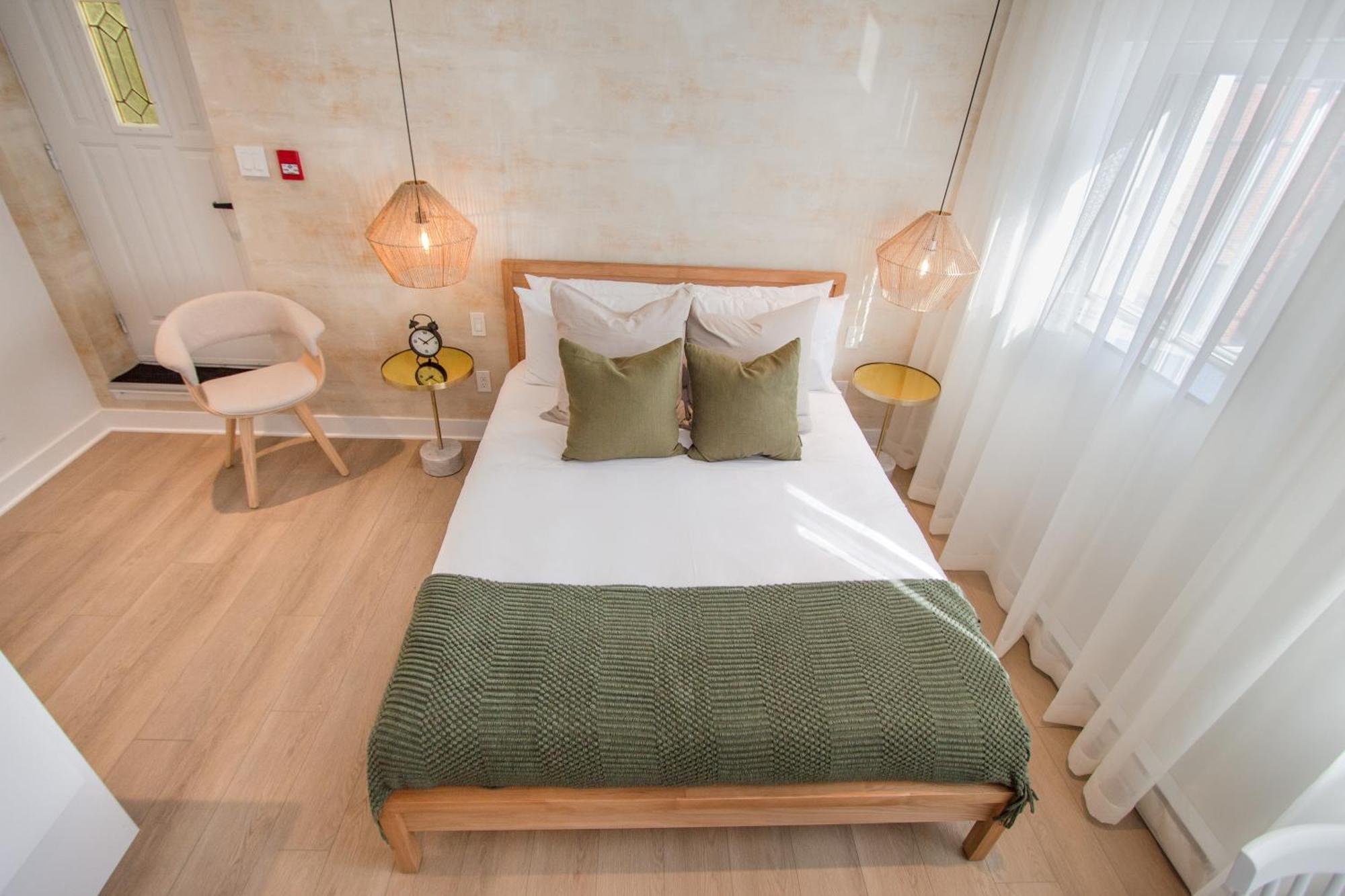 #7 - Self Check-in - Plateau - St-denis Apartment