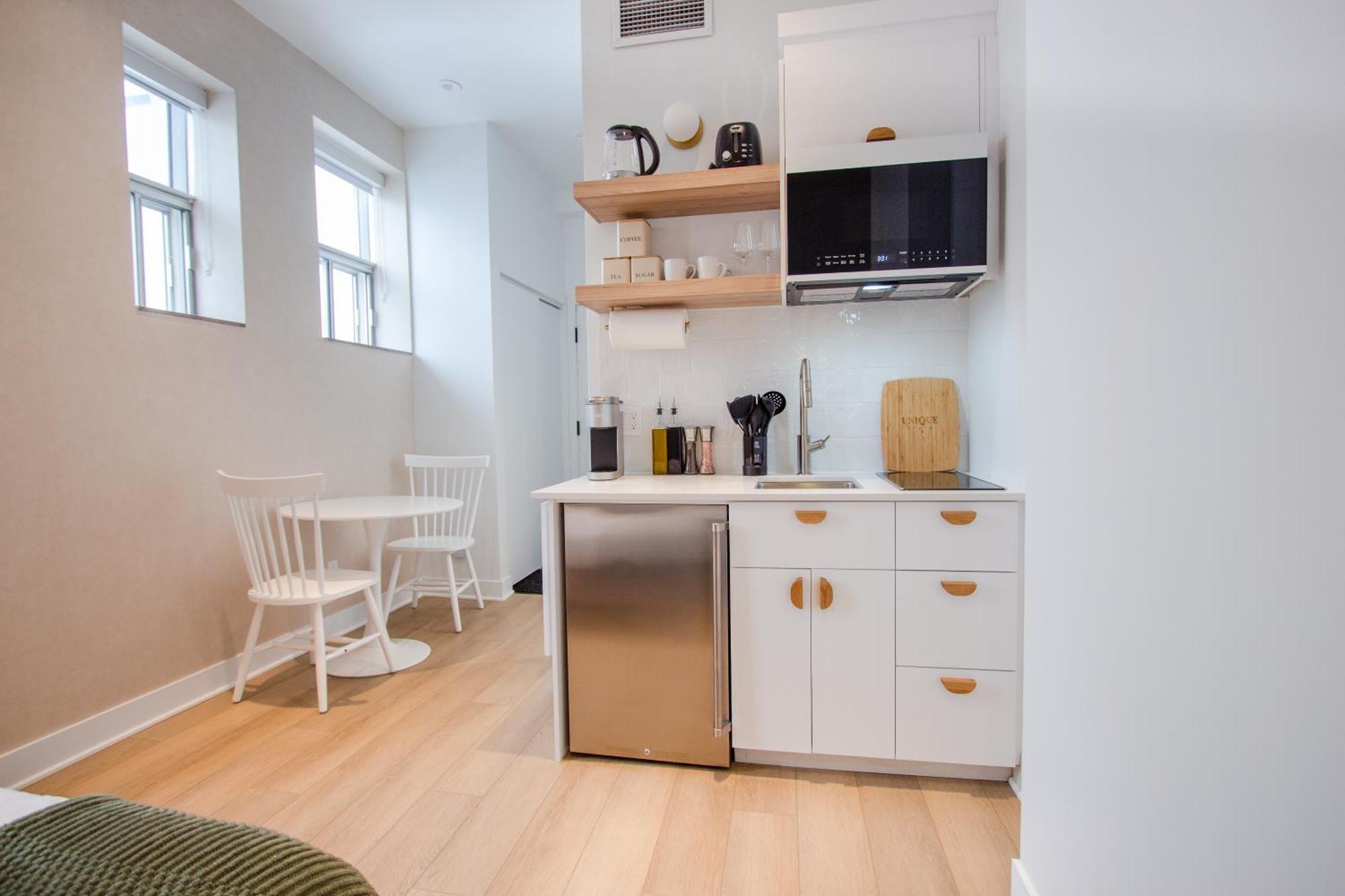 #16 - Self Check-in - Plateau - St-denis Apartment *