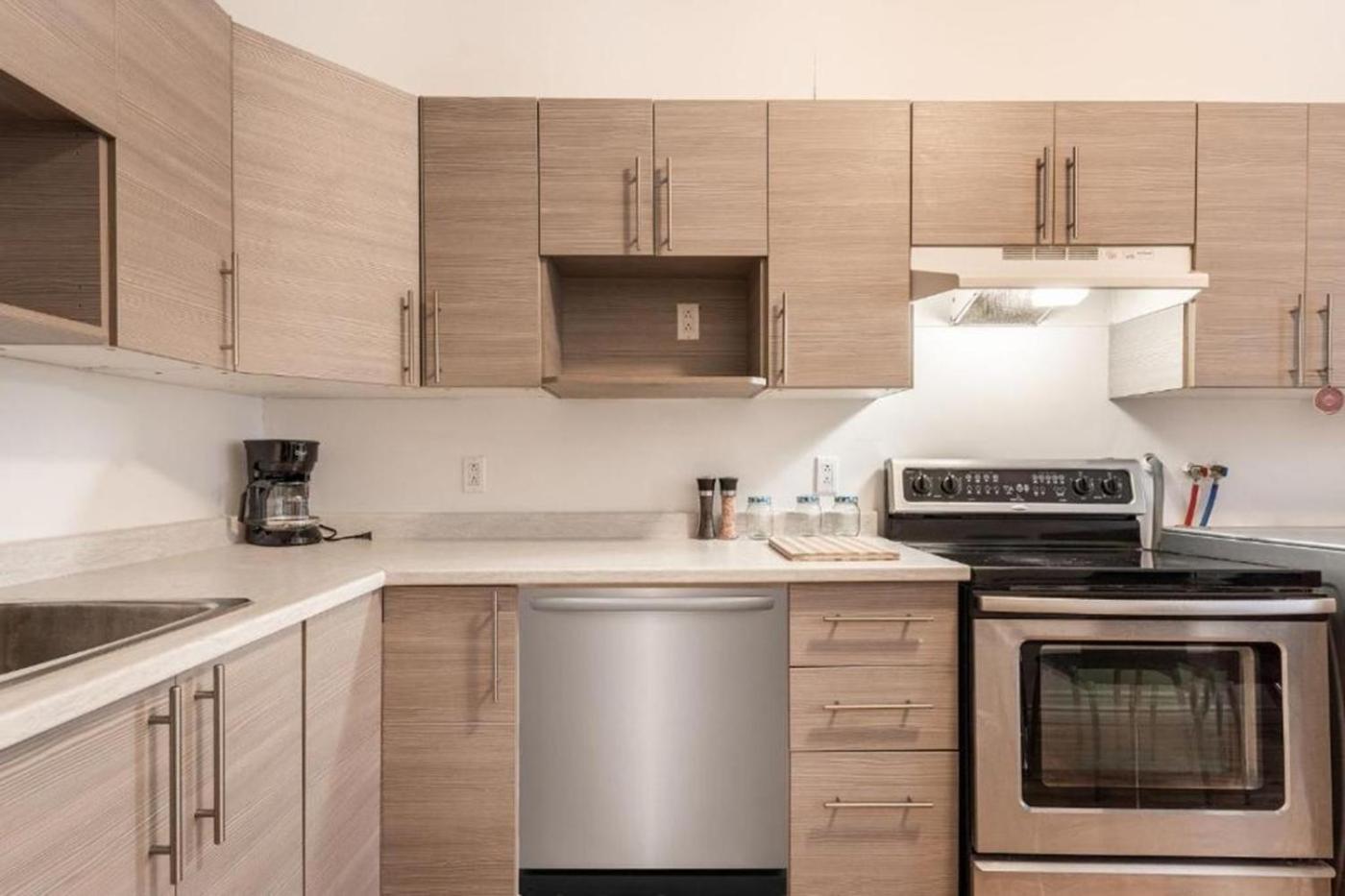 Spacious 3 Bedroom - 109 *