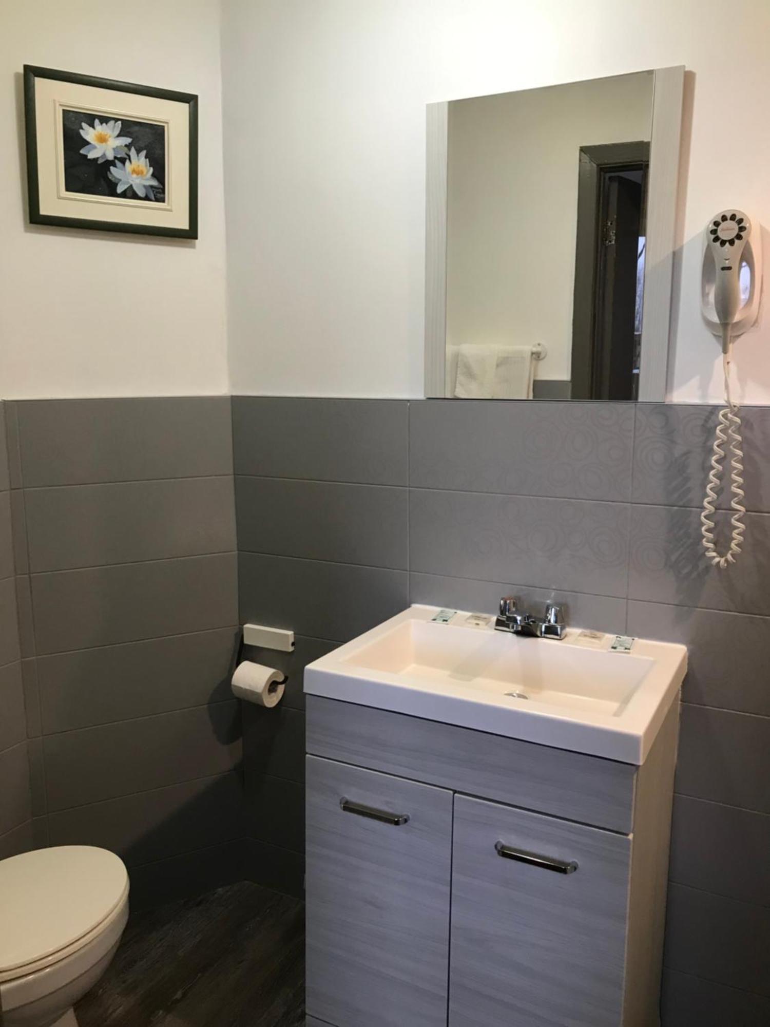 Hotel Bon Accueil Montreal