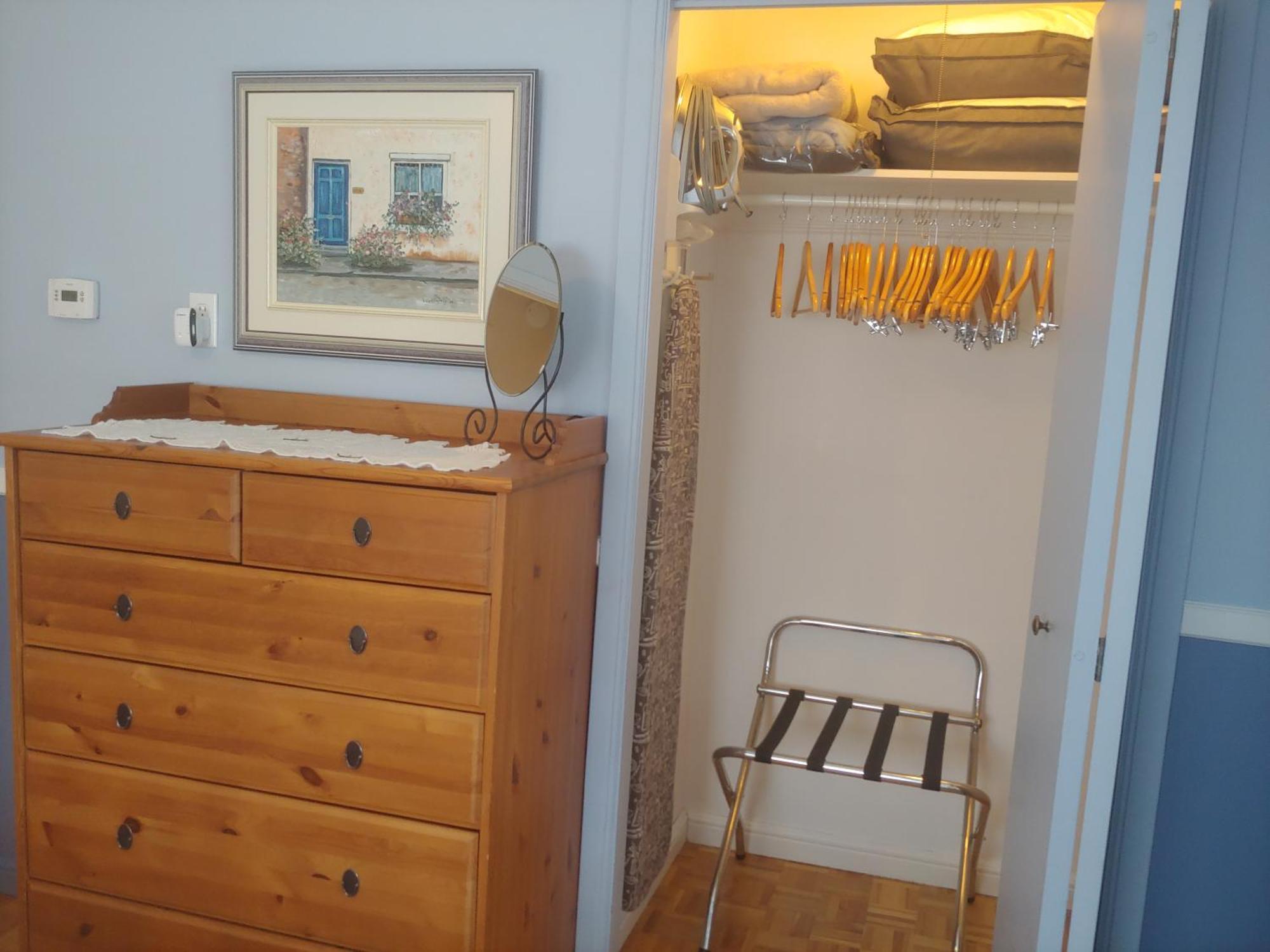 3 Bedrooms 3 Beds Near Metro -2 Parking Free * Montreal