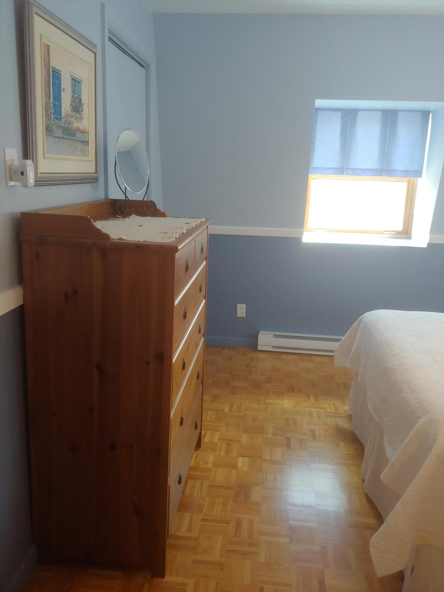 3 Bedrooms 3 Beds Near Metro -2 Parking Free