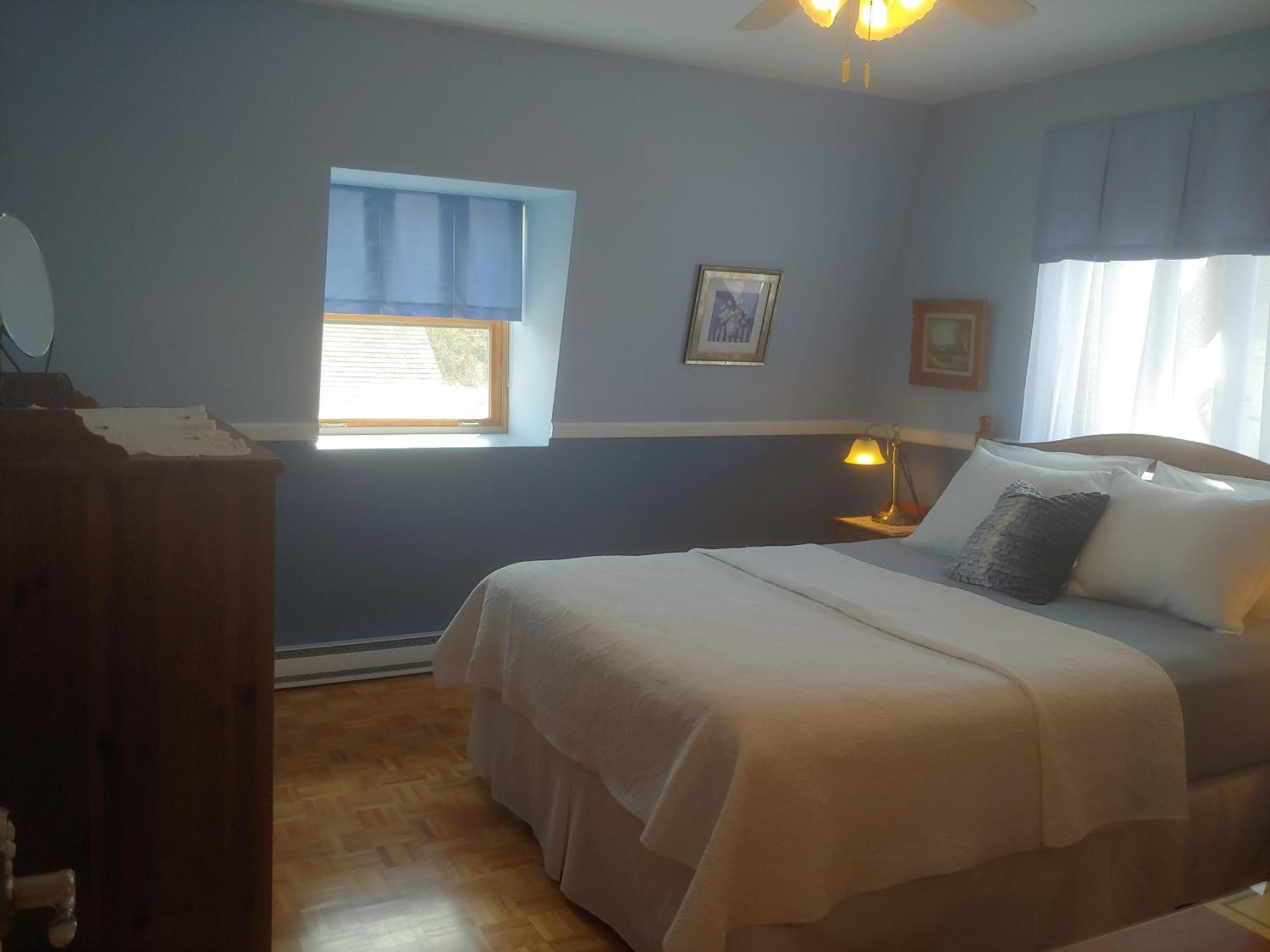 Apartment 3 Bedrooms 3 Beds Near Metro -2 Parking Free