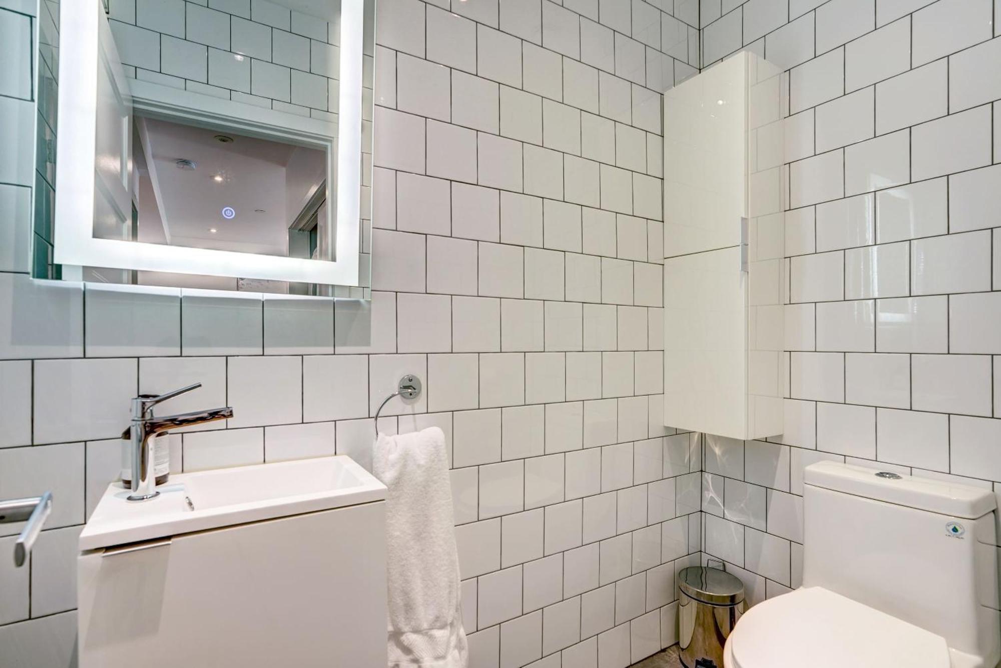 Apartment Spacious Group Haven Near Trendy St Laurent