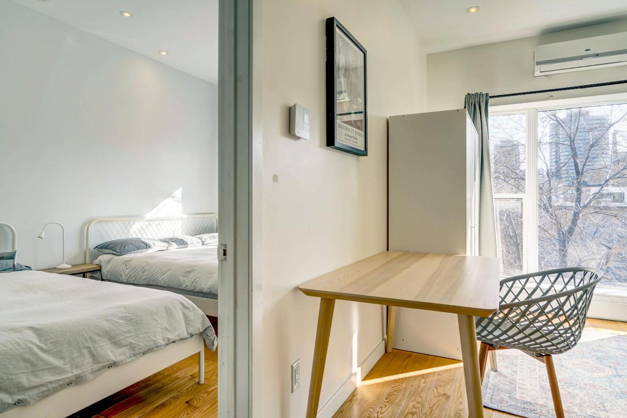 Apartment Spacious Group Haven Near Trendy St Laurent Montreal