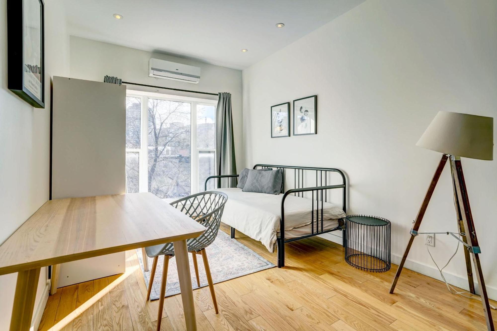 Spacious Group Haven Near Trendy St Laurent Apartment Montreal
