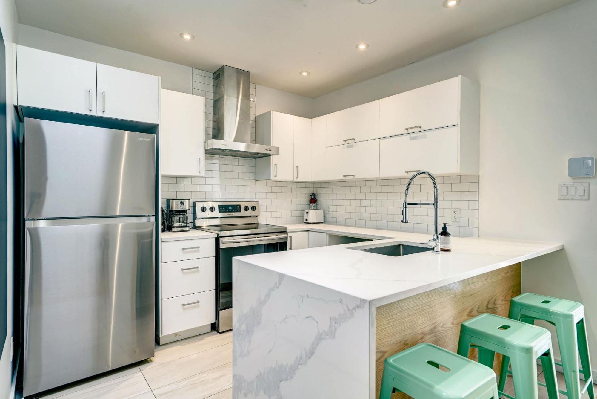 Apartment Spacious Group Haven Near Trendy St Laurent *