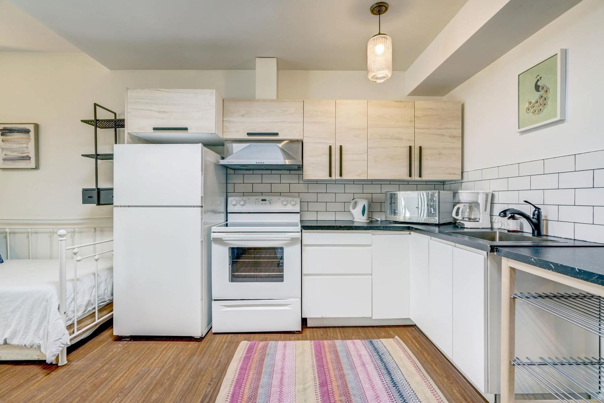 Apartment Spacious Group Haven Near Trendy St Laurent