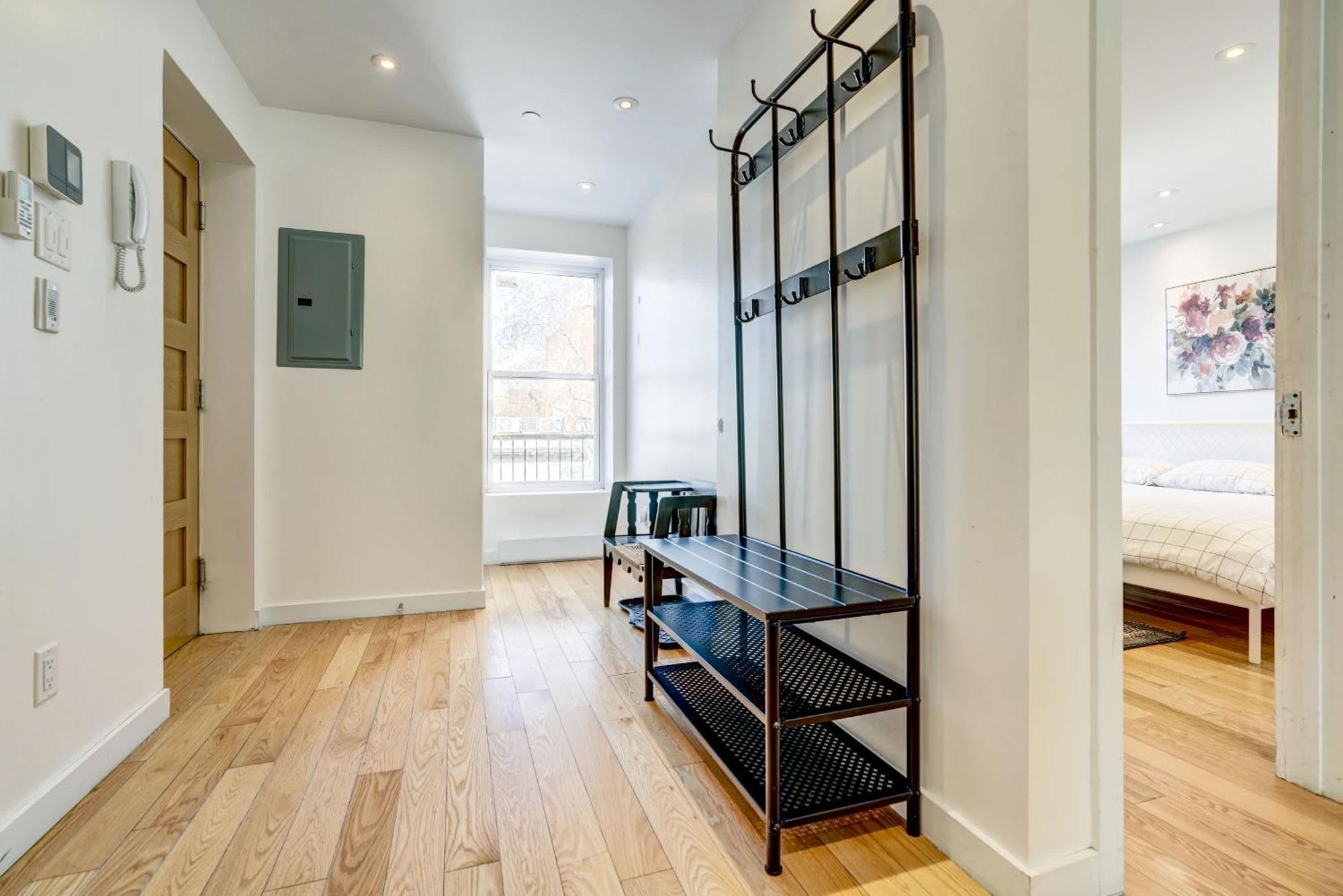 Apartment Spacious Group Haven Near Trendy St Laurent Montreal