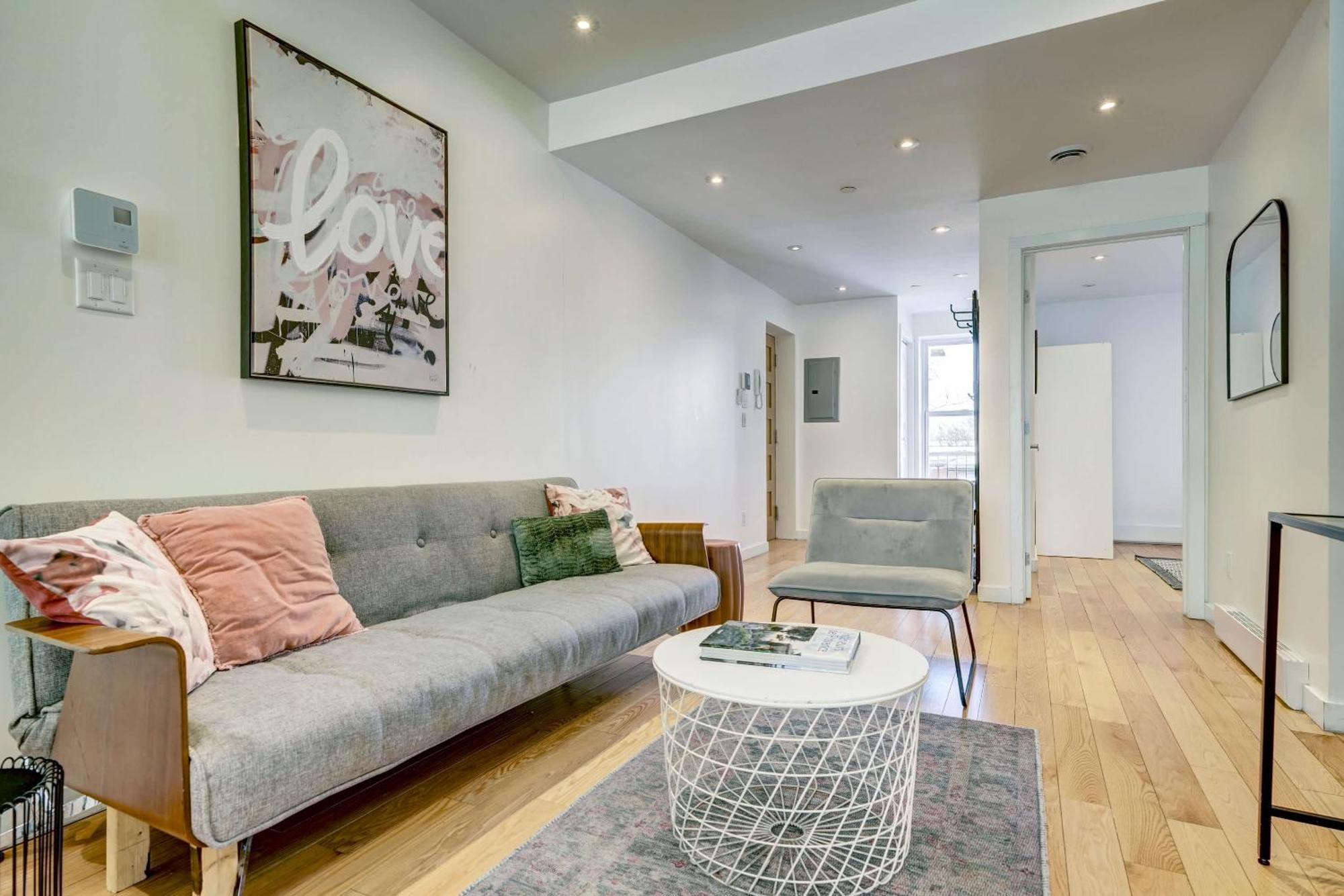 Apartment Spacious Group Haven Near Trendy St Laurent