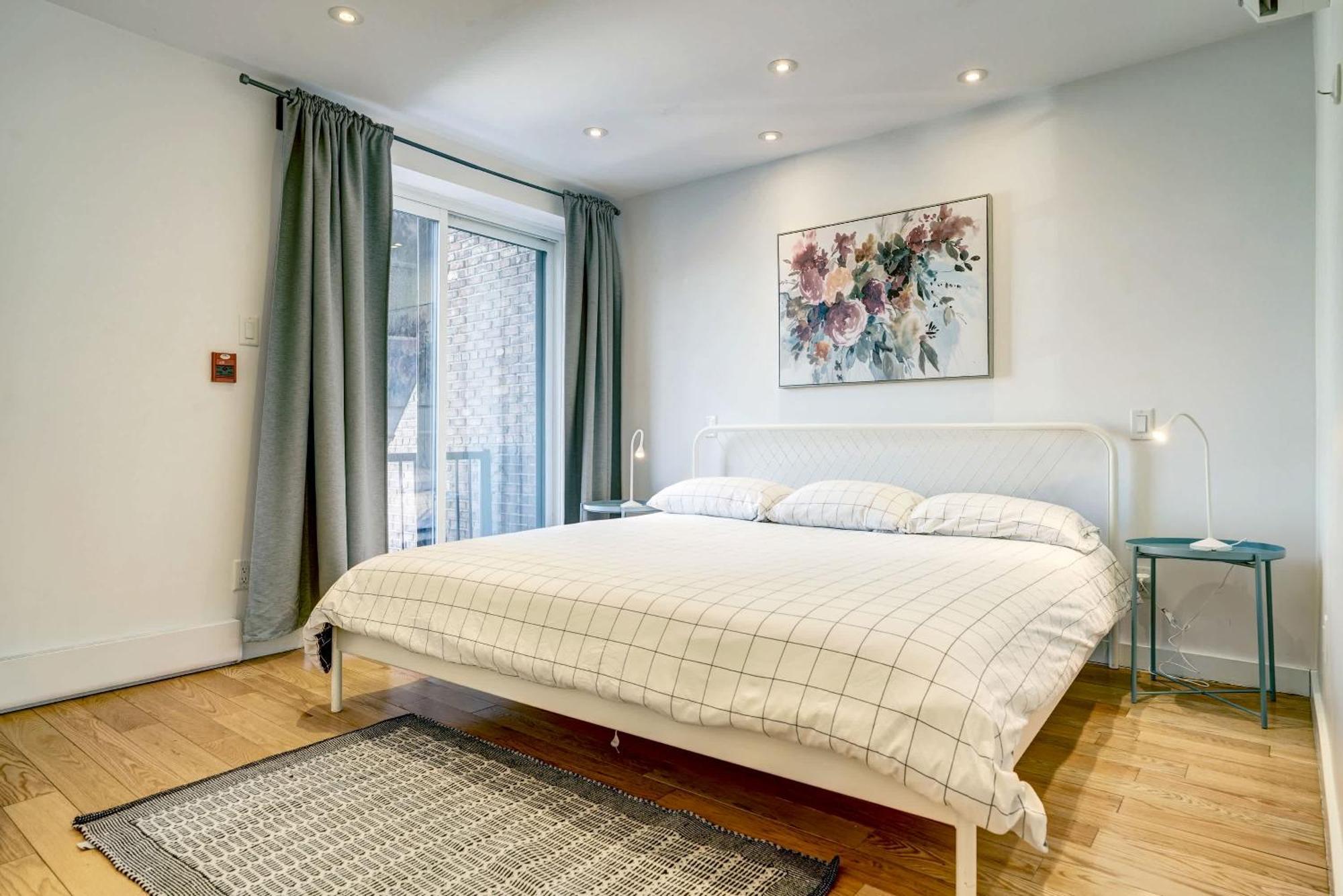 Apartment Spacious Group Haven Near Trendy St Laurent Montreal