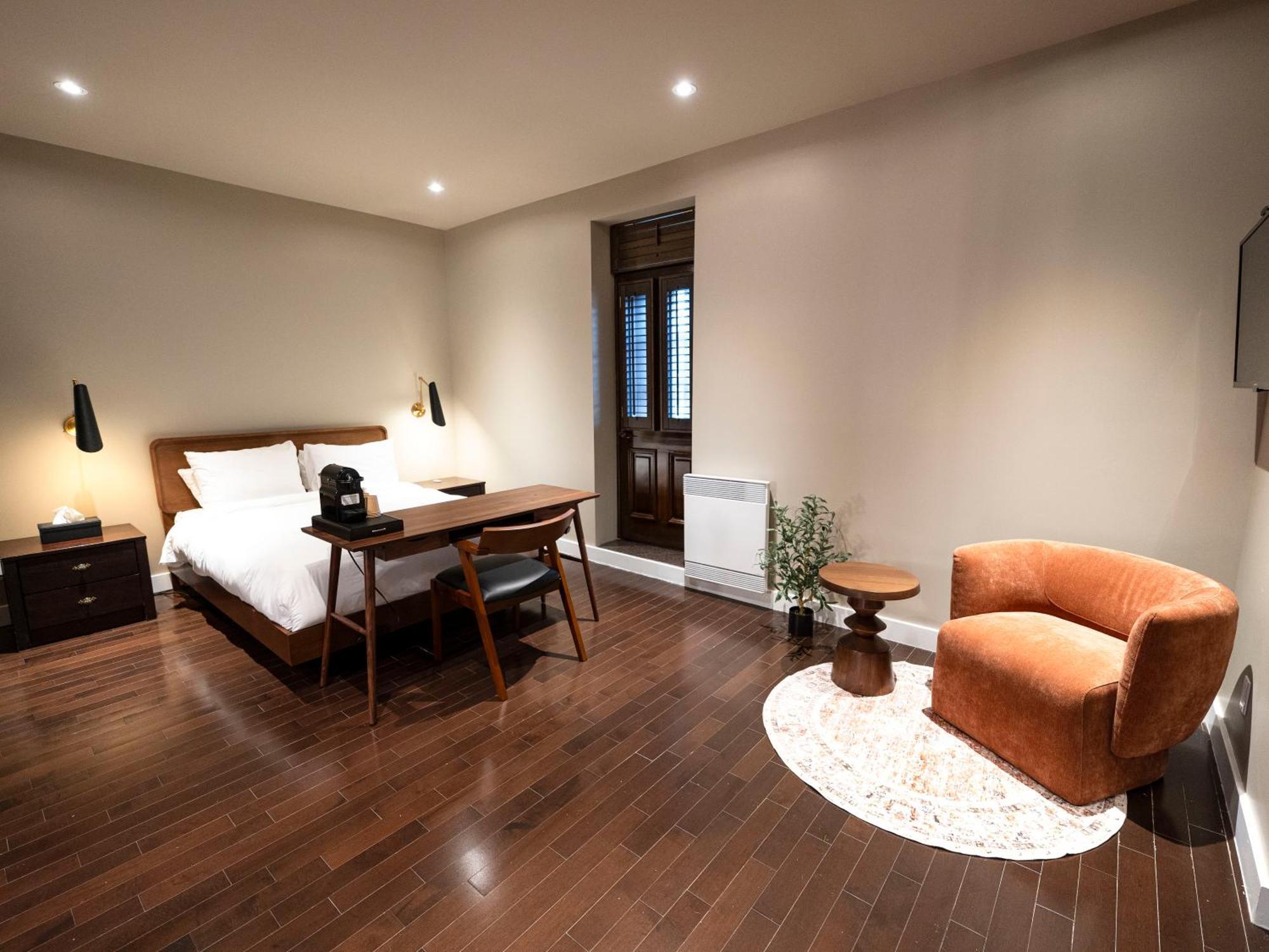 Self Check-in Boutique - Quartier Latin - 301 Montreal