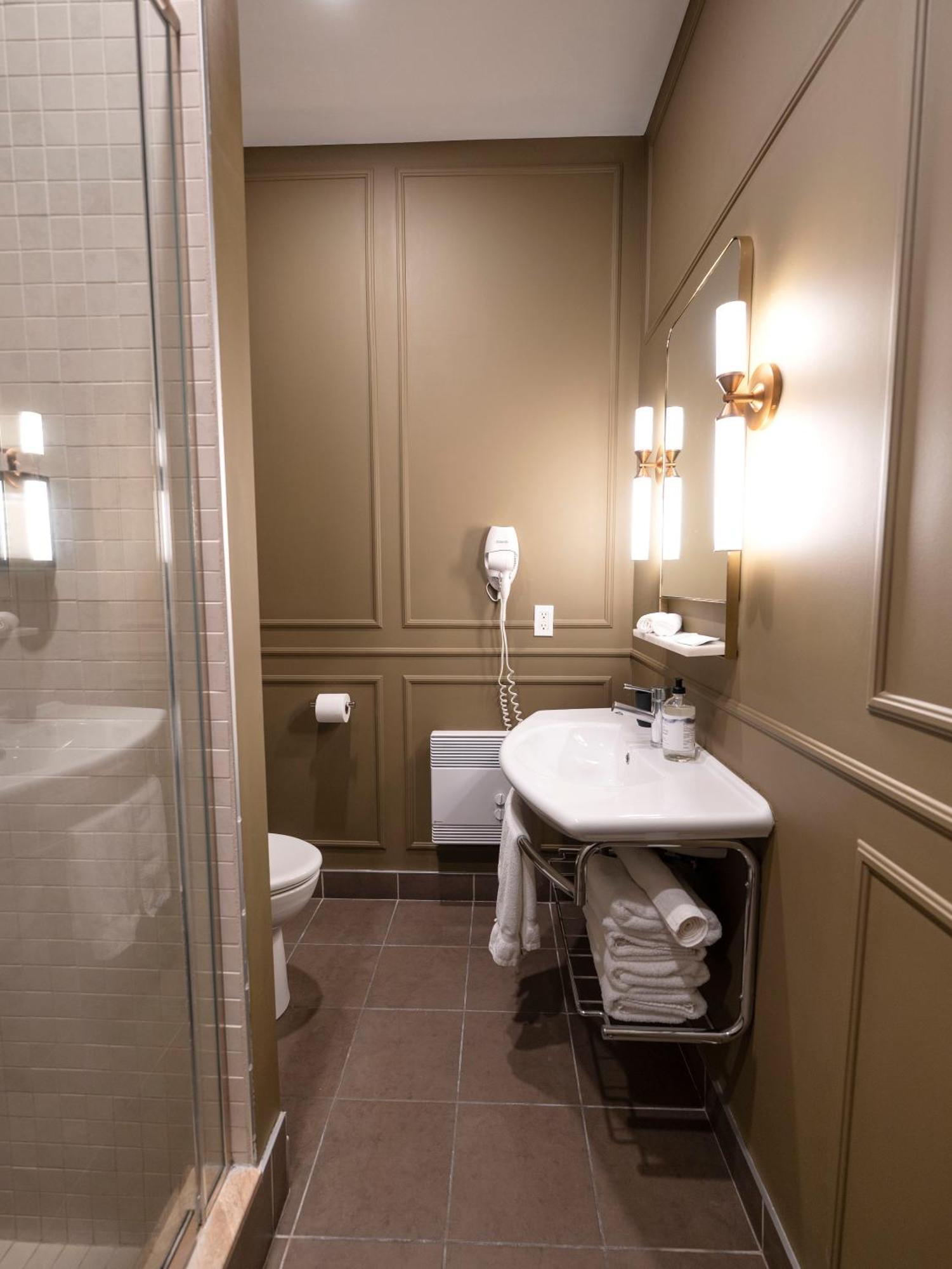 Self Check-in Boutique - Quartier Latin - 301 * Montreal