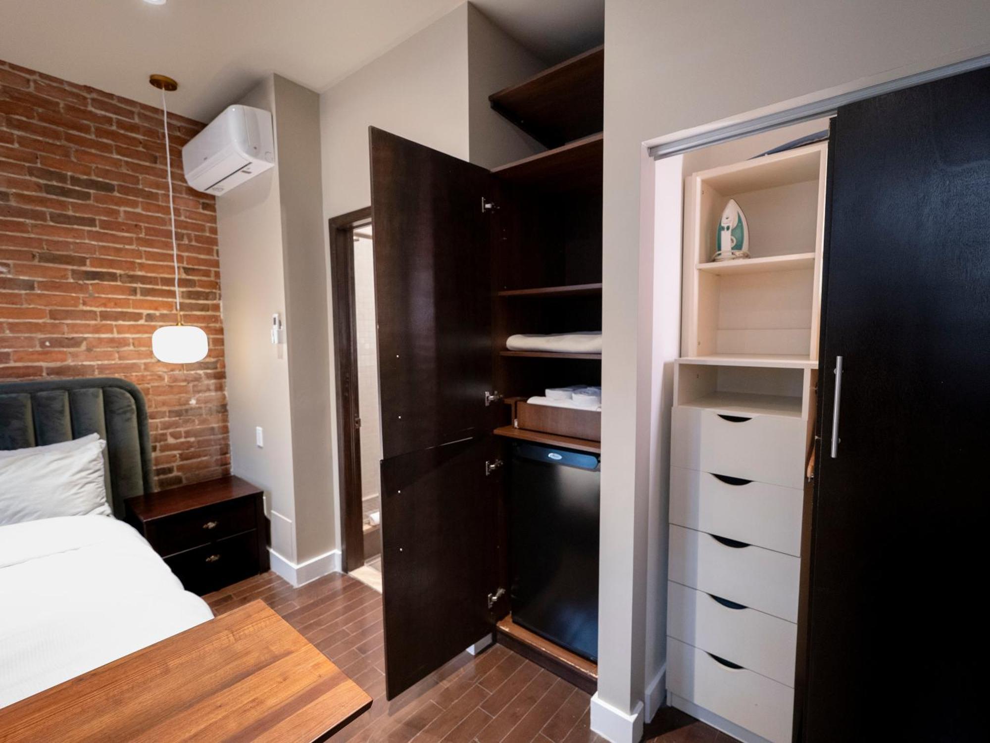 Self Check-in Boutique - Quartier Latin - 202 *