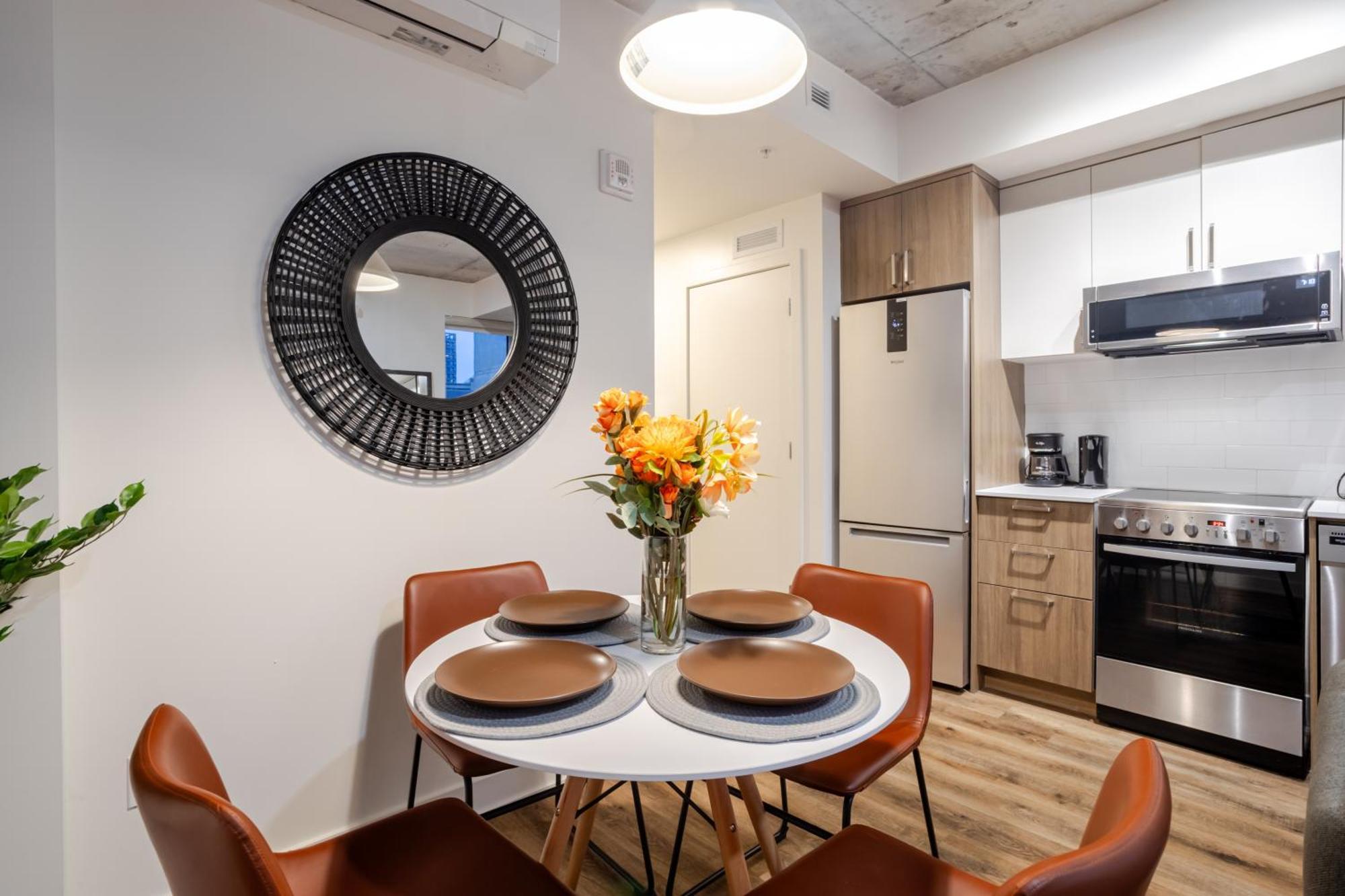 Apartment Cute 1bdr In Ste-catherine - Mtl Live Spot Zw0