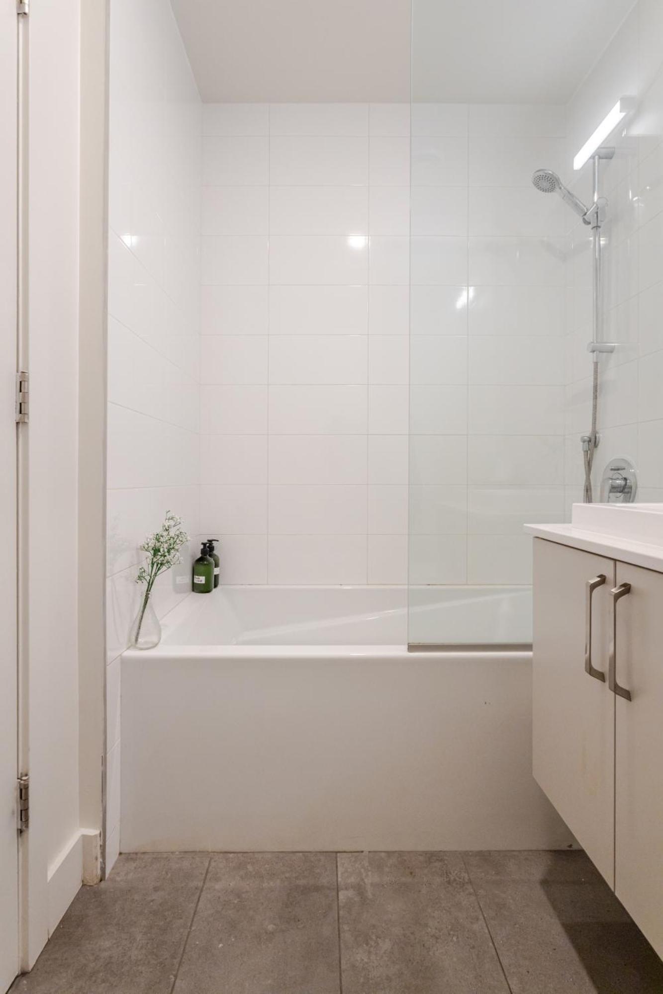 Apartment Cute 1bdr In Ste-catherine - Mtl Live Spot Zw0 *