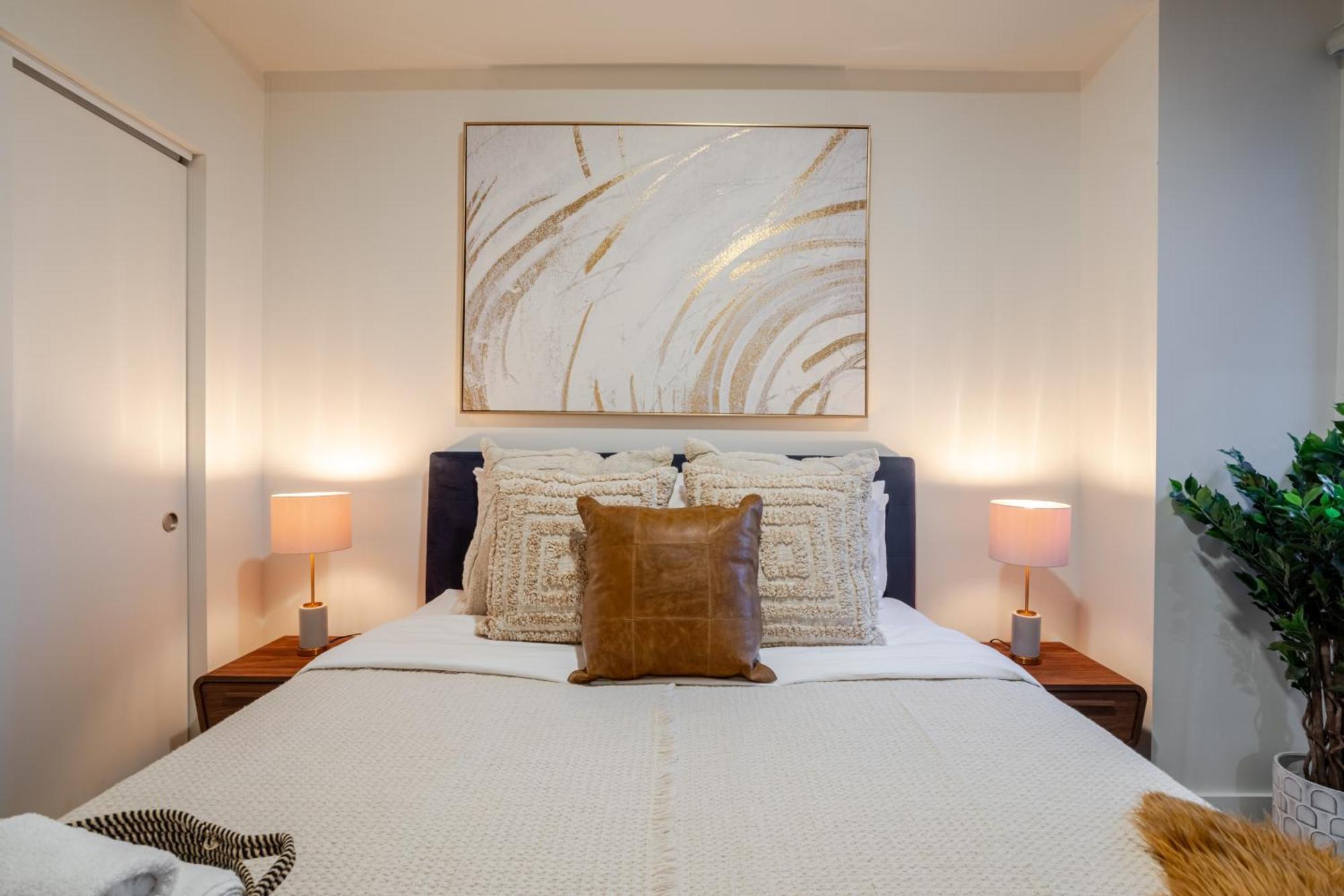 Apartment Cute 1bdr In Ste-catherine - Mtl Live Spot Zw0