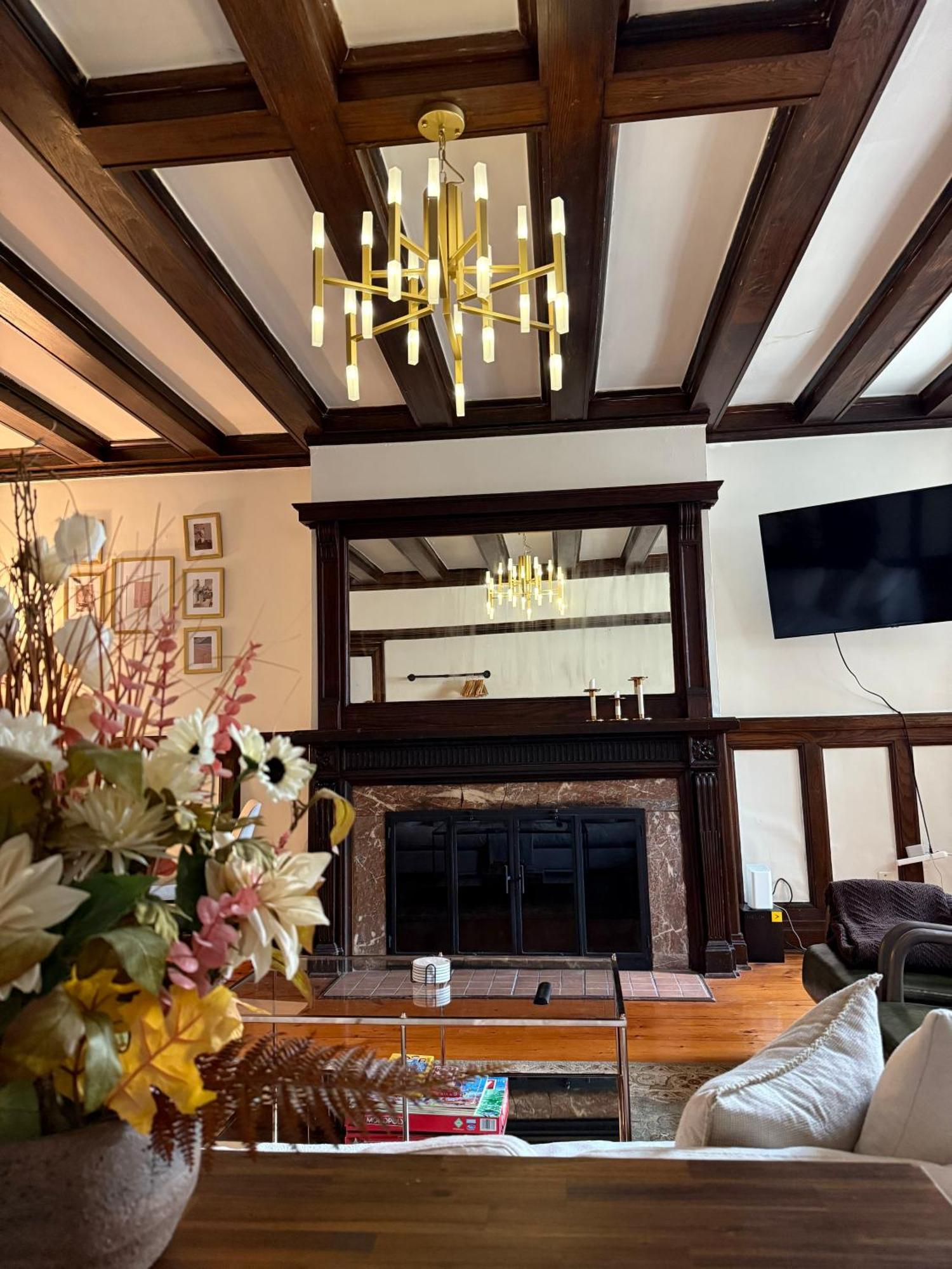 Authentic Spacious 1bdr In Downtown