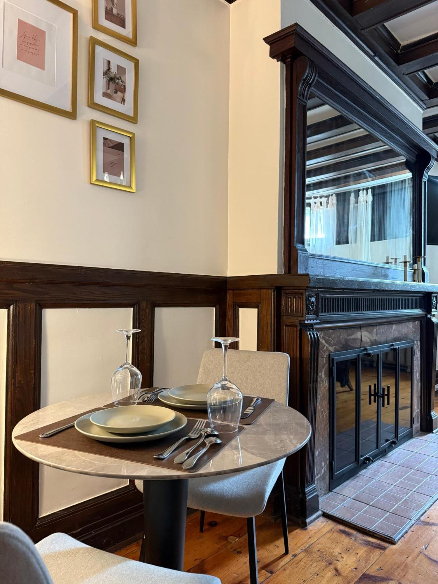 Apartment Authentic Spacious 1bdr In Downtown Montreal