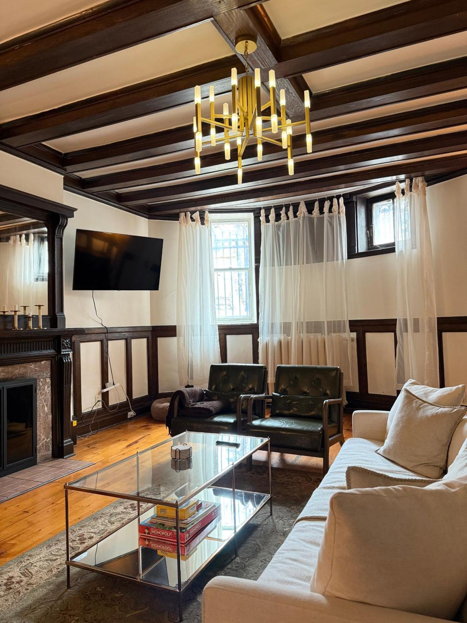 Authentic Spacious 1bdr In Downtown Apartment *