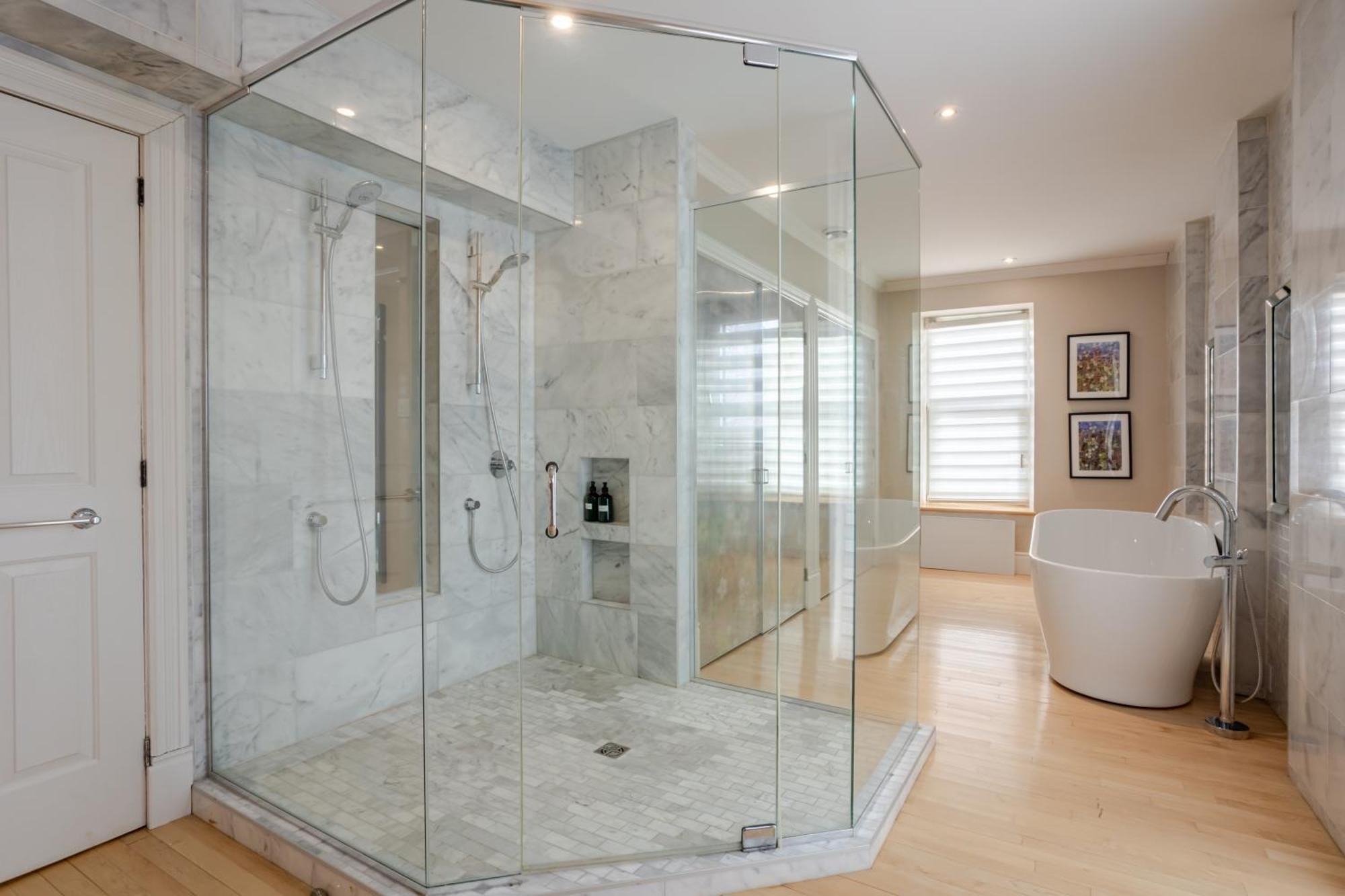 Downtown Retreat With Modern Comfort *