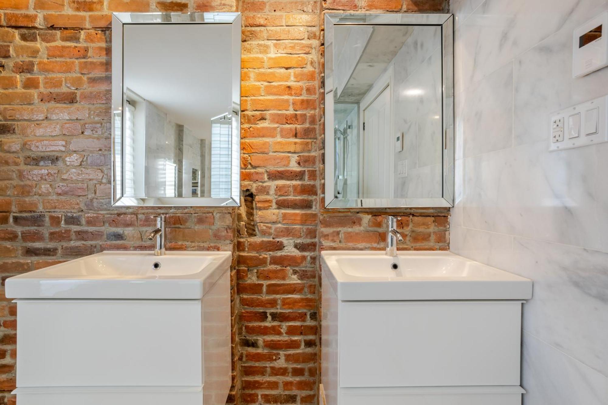 Downtown Retreat With Modern Comfort Holiday home *
