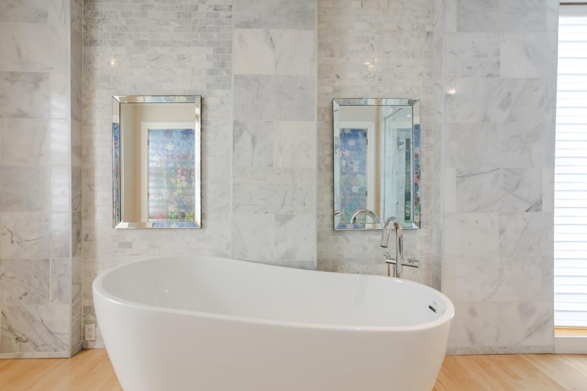 Downtown Retreat With Modern Comfort * Montreal