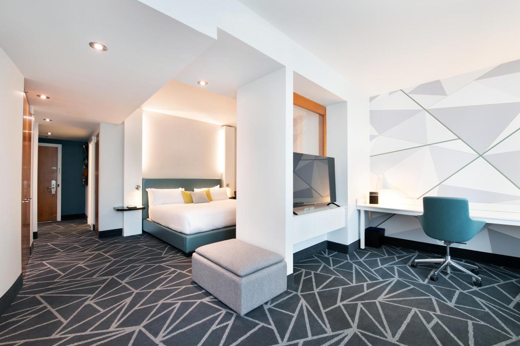 Warwick Le Crystal - Hotel
