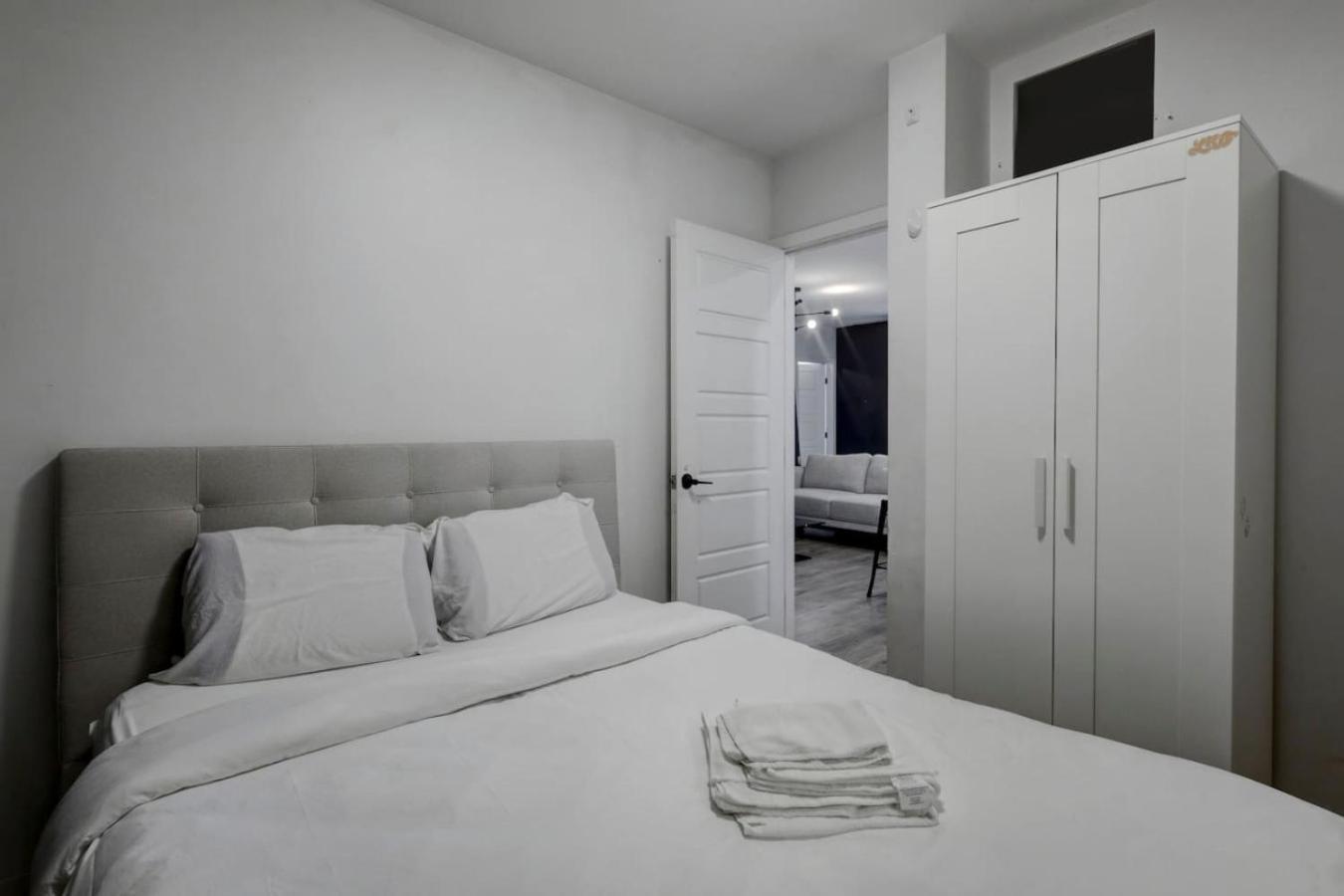 Elegant 4br On In The Plateau Mtl Zj9 * Montreal