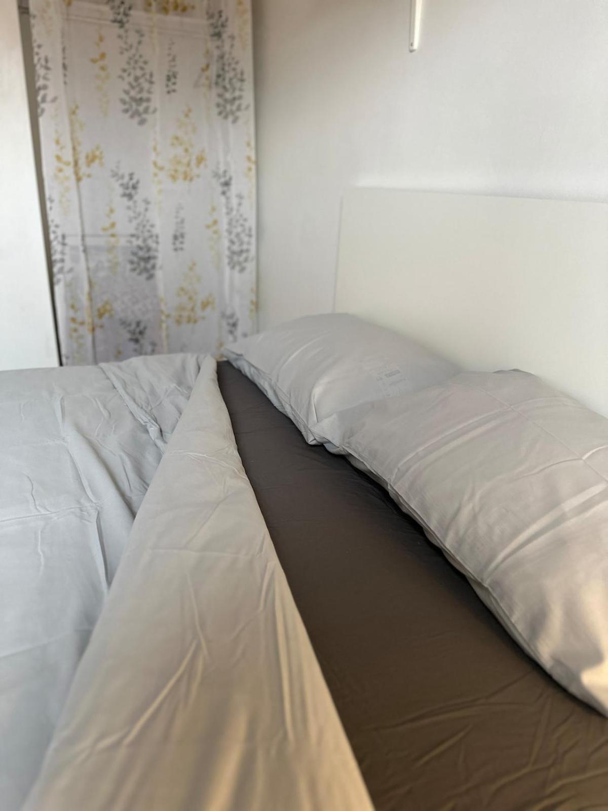 A Modern 2 Bedroom Unit For Rent Apartment *