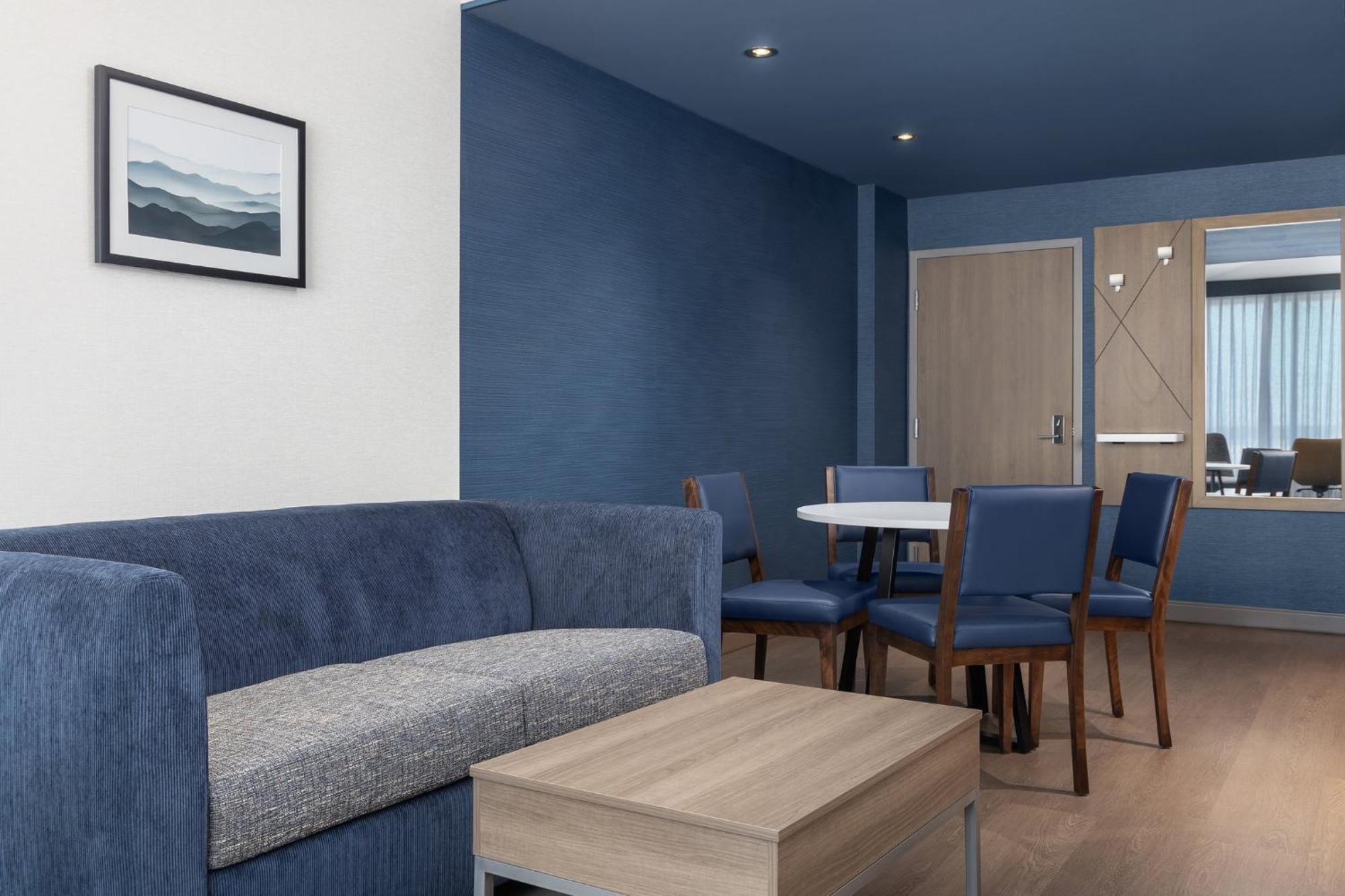 Hotel Express Airport - St-laurent By Ihg