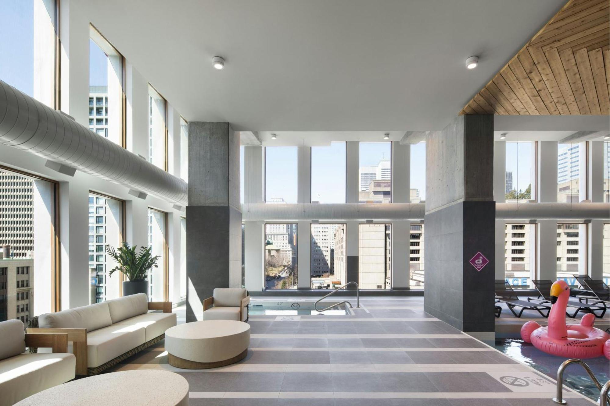 Moxy Downtown 4* Montreal