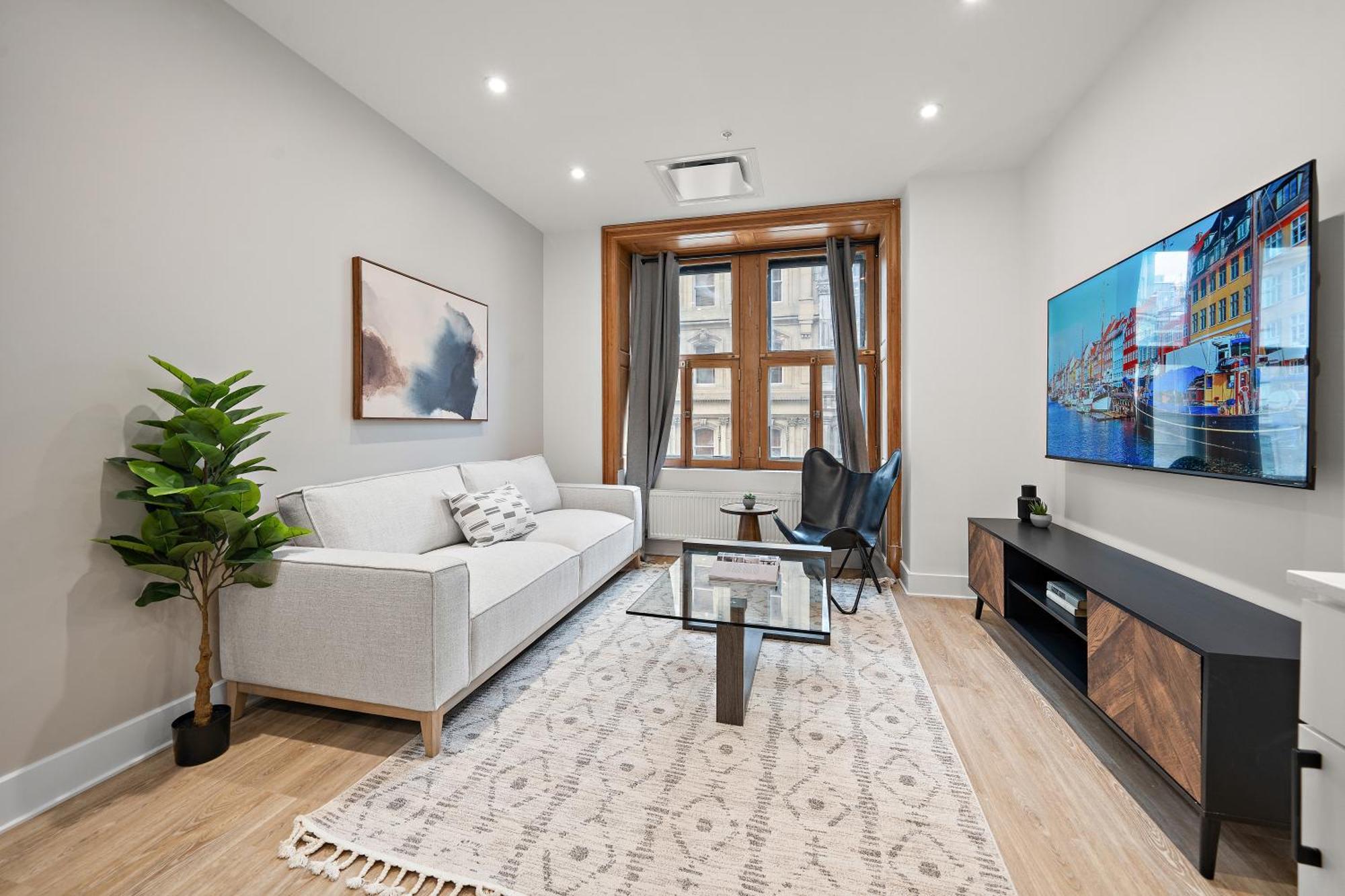 511 Place D'armes Luxury Montreal
