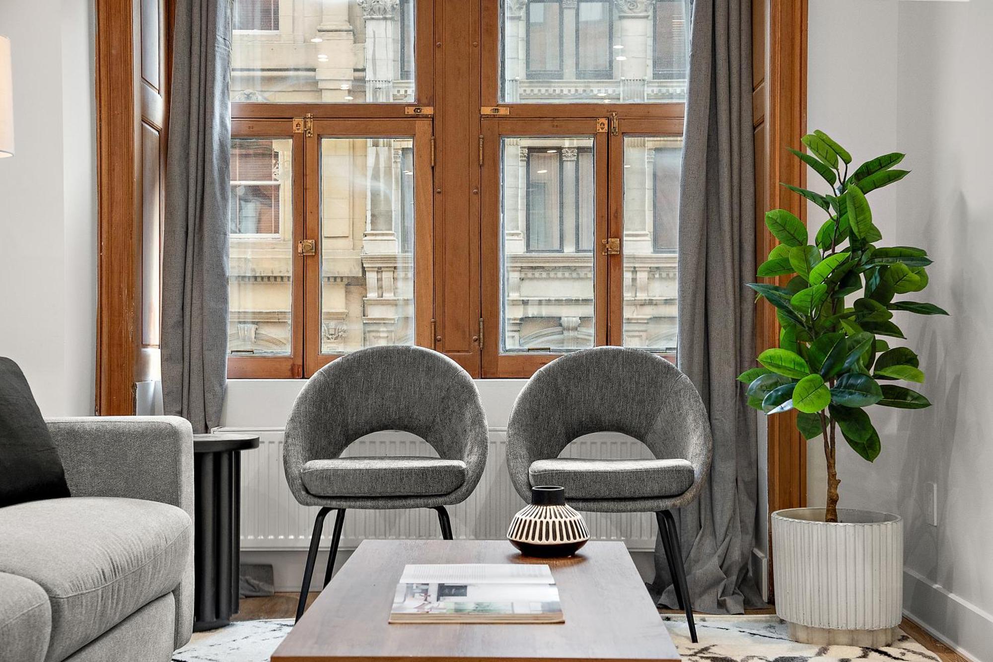 511 Place D'armes Luxury Apartment Montreal