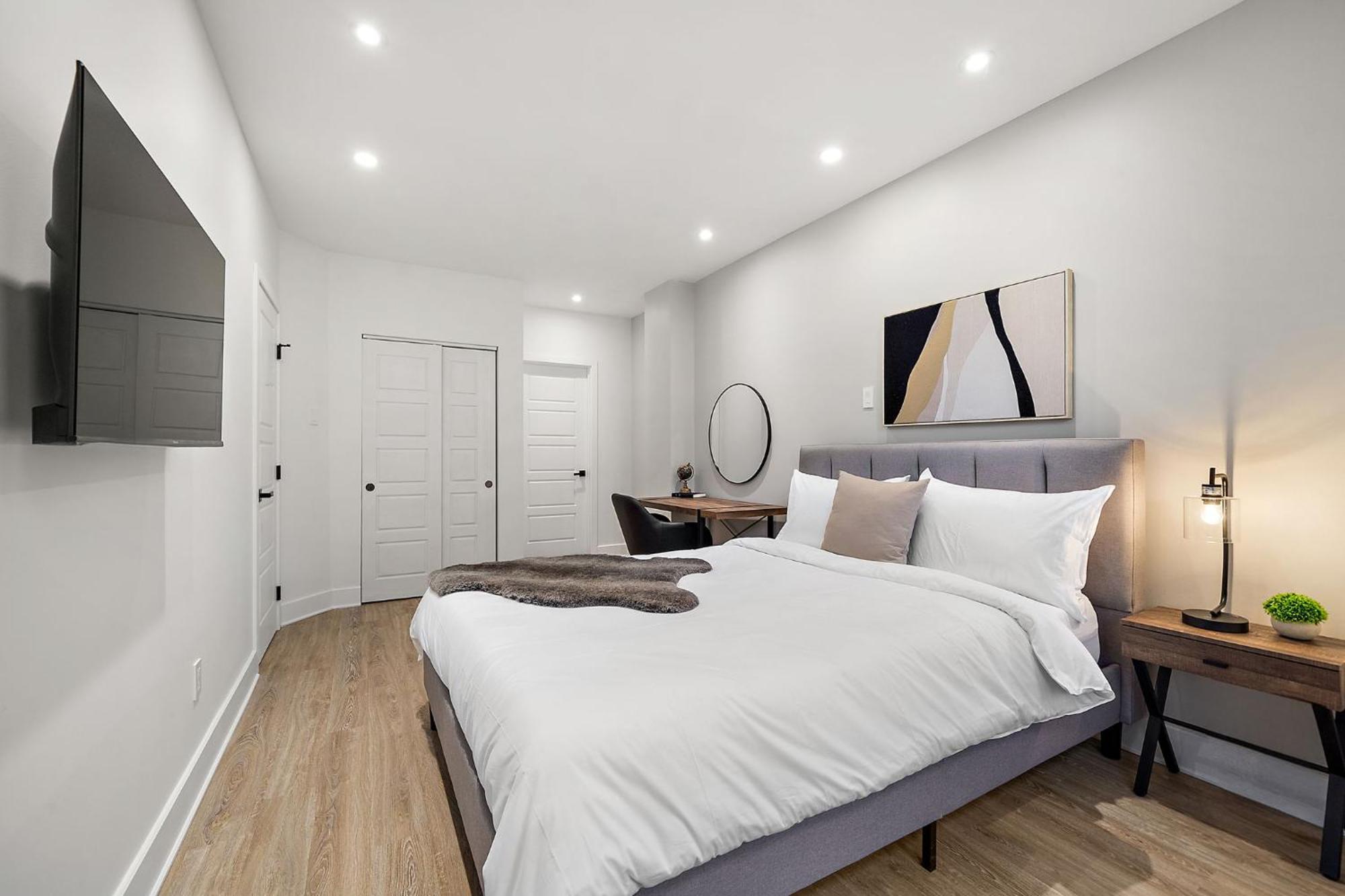 511 Place D'armes Luxury * Montreal