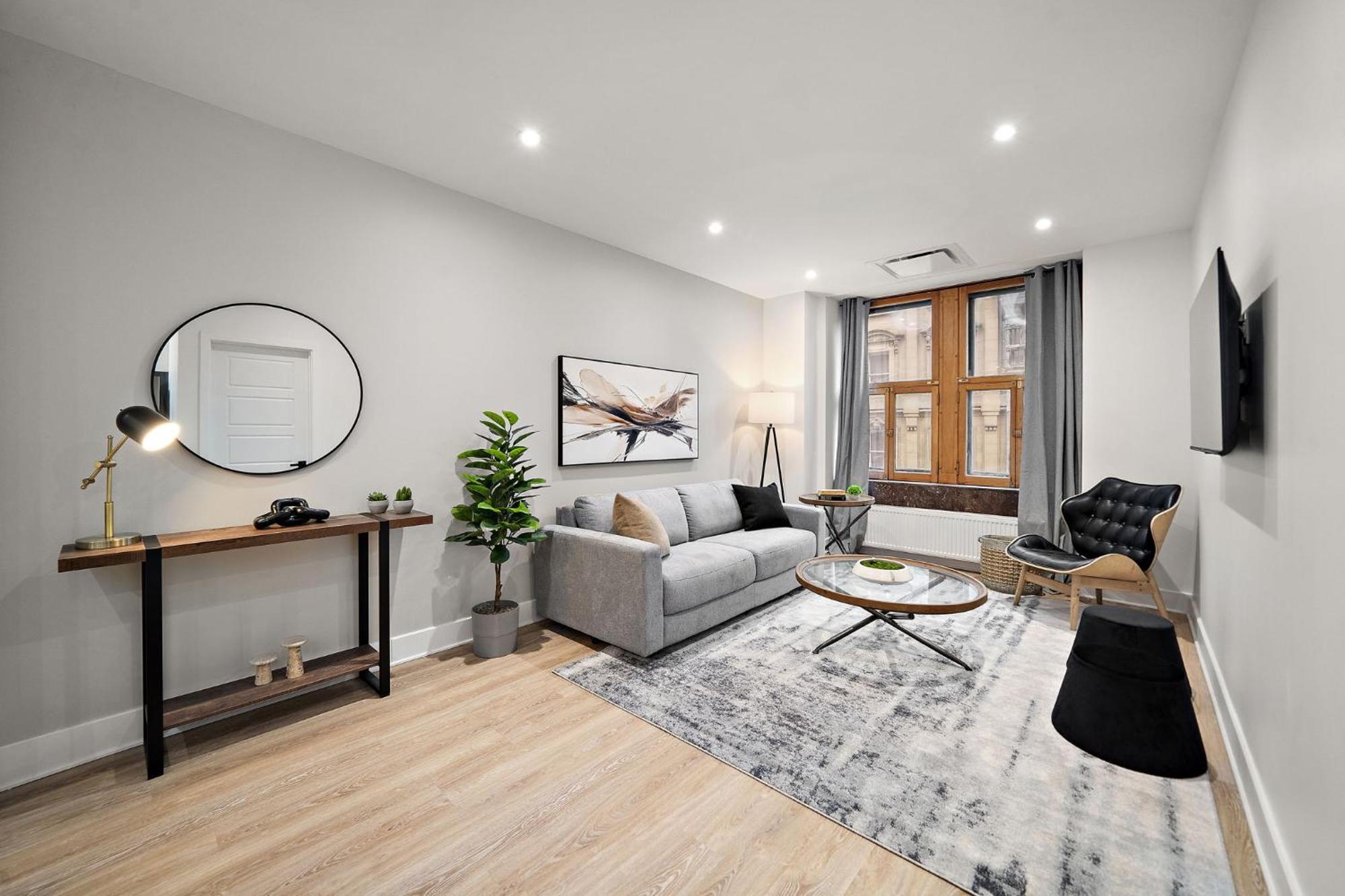 511 Place D'armes Luxury Apartment *