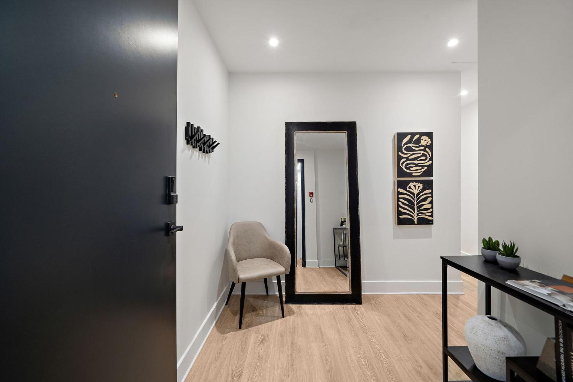 511 Place D'armes Luxury *