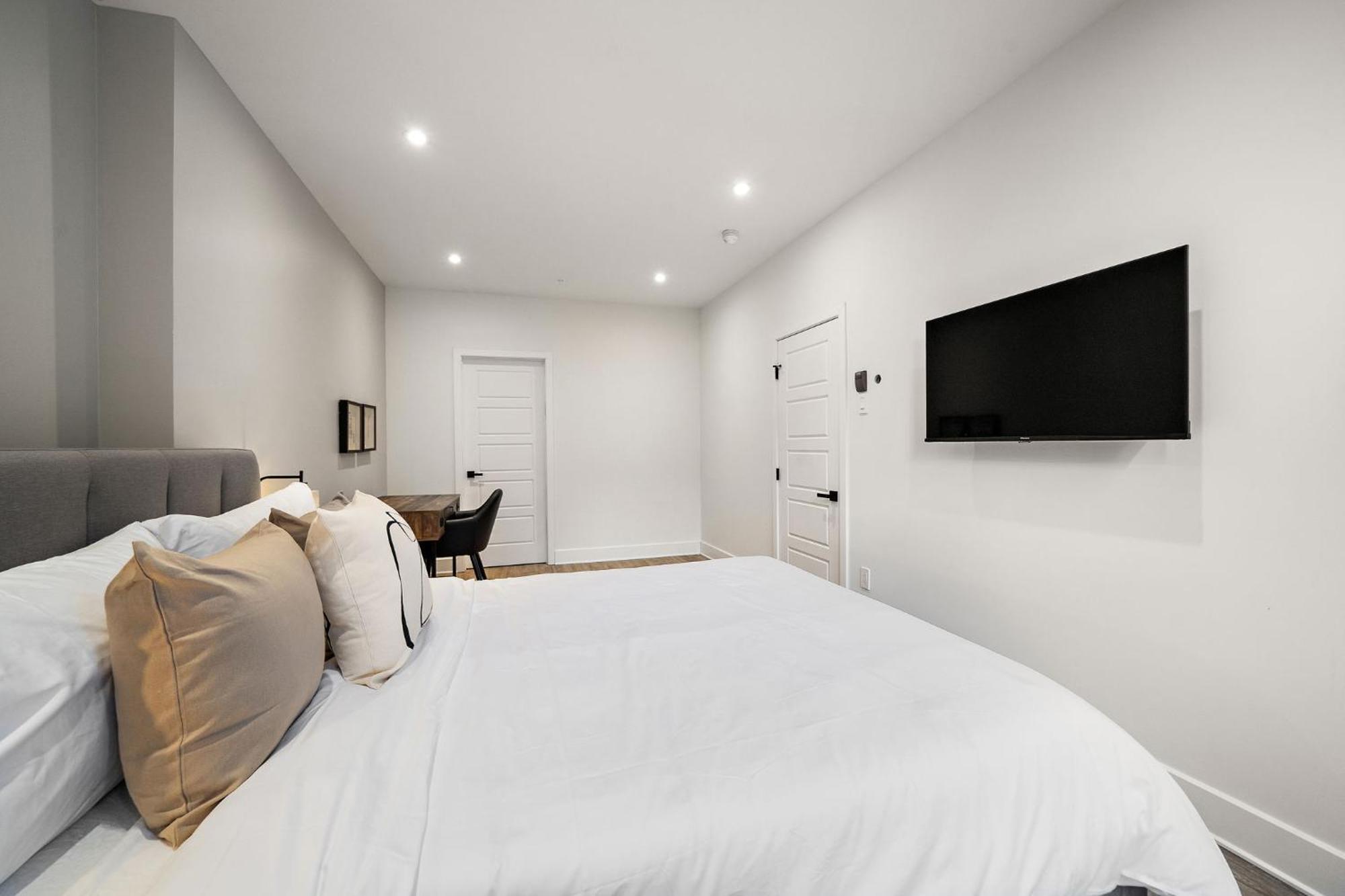 511 Place D'armes Luxury