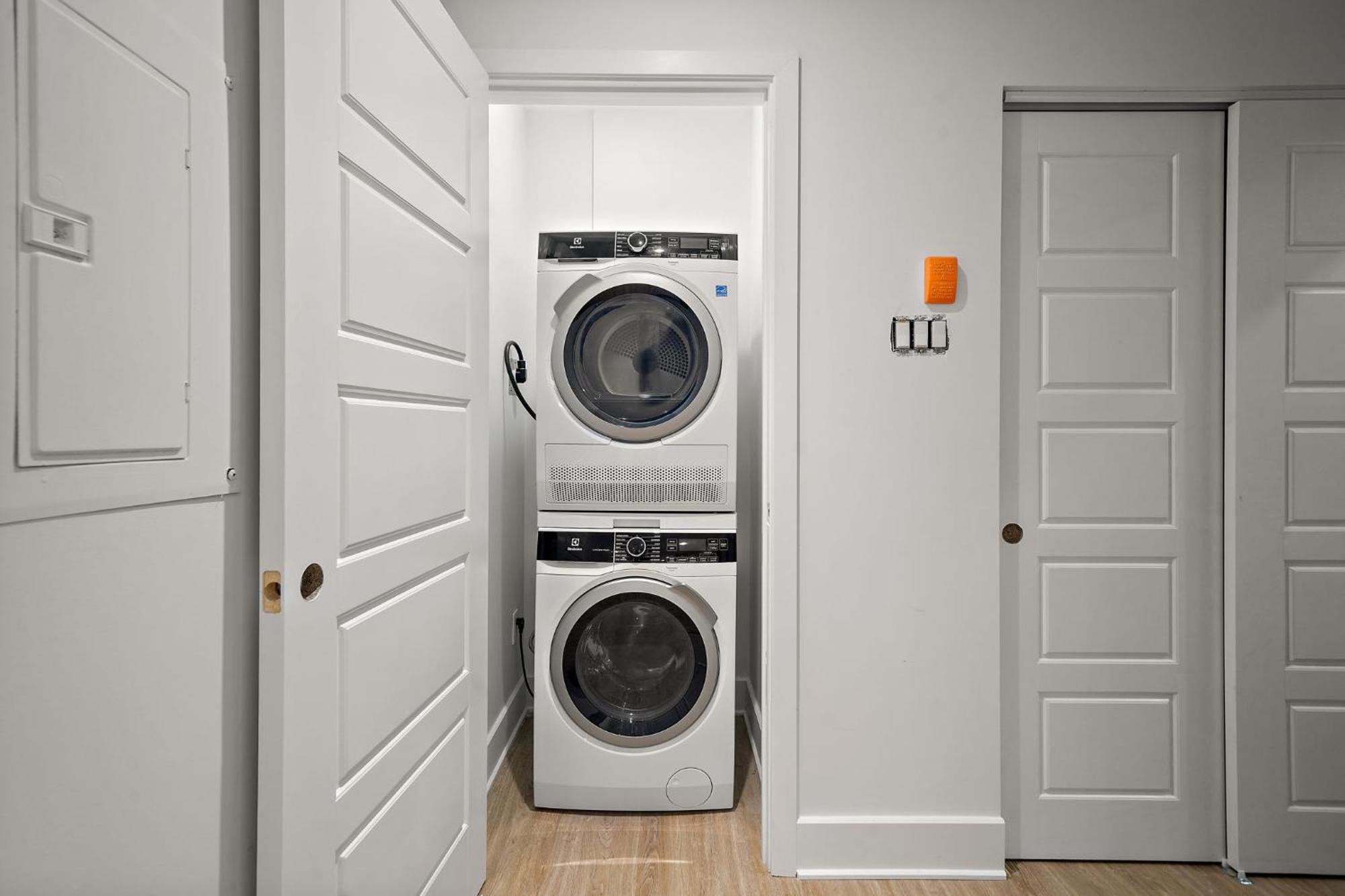 Apartment 511 Place D'armes Luxury Montreal
