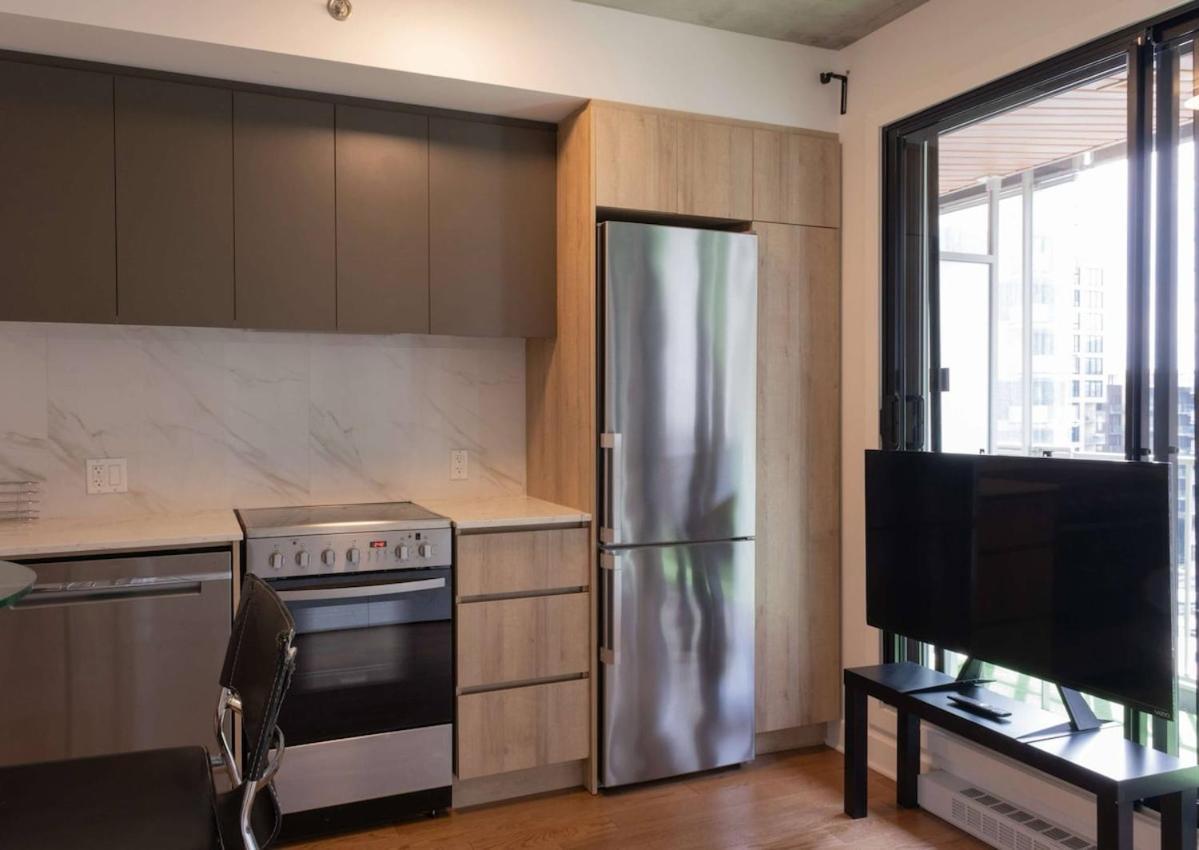 Stylish 1-bedroom In Vibrant Griffintown Montreal