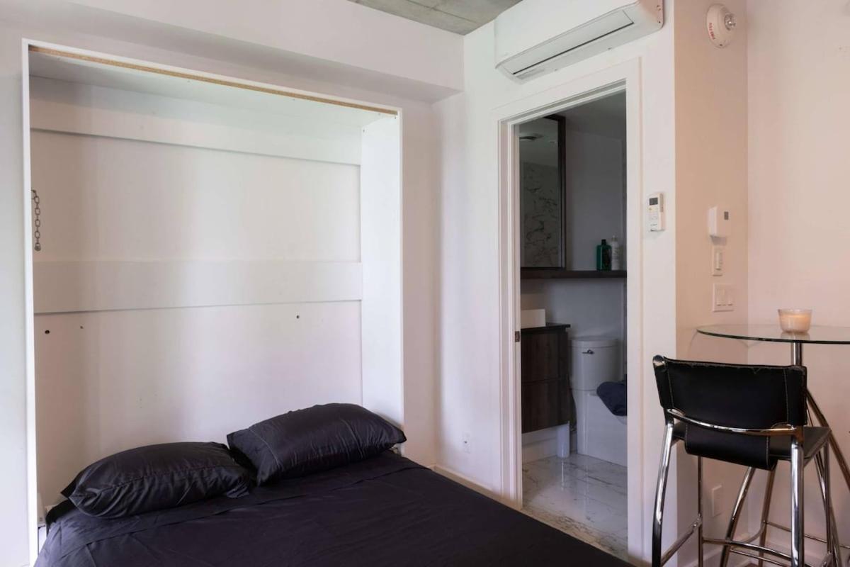 Stylish 1-bedroom In Vibrant Griffintown Montreal