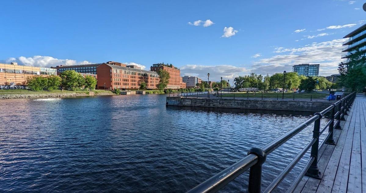 Stylish 1-bedroom In Vibrant Griffintown Apartment