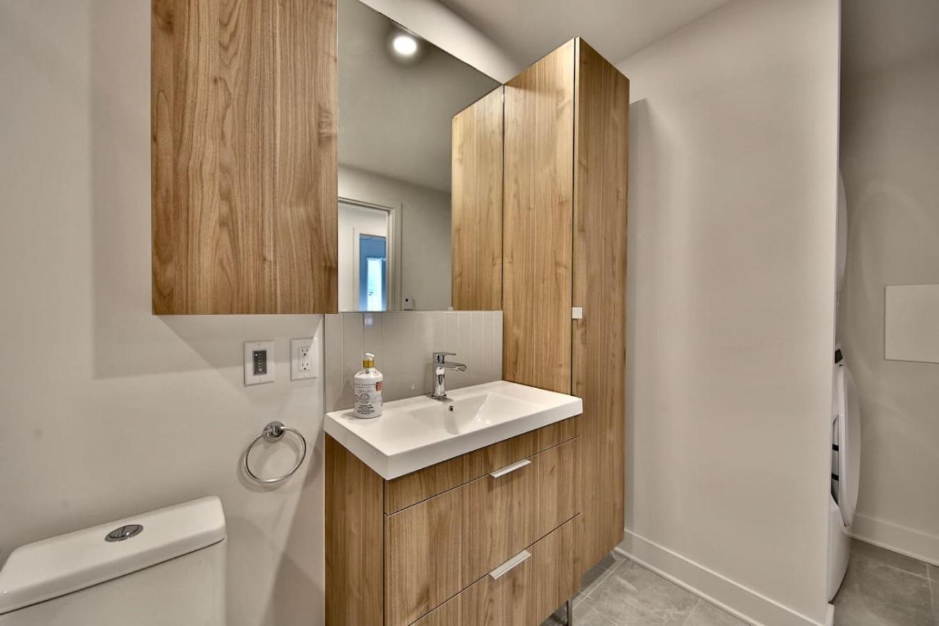 Heritage Hideaway 2br Old Port Charm Montreal