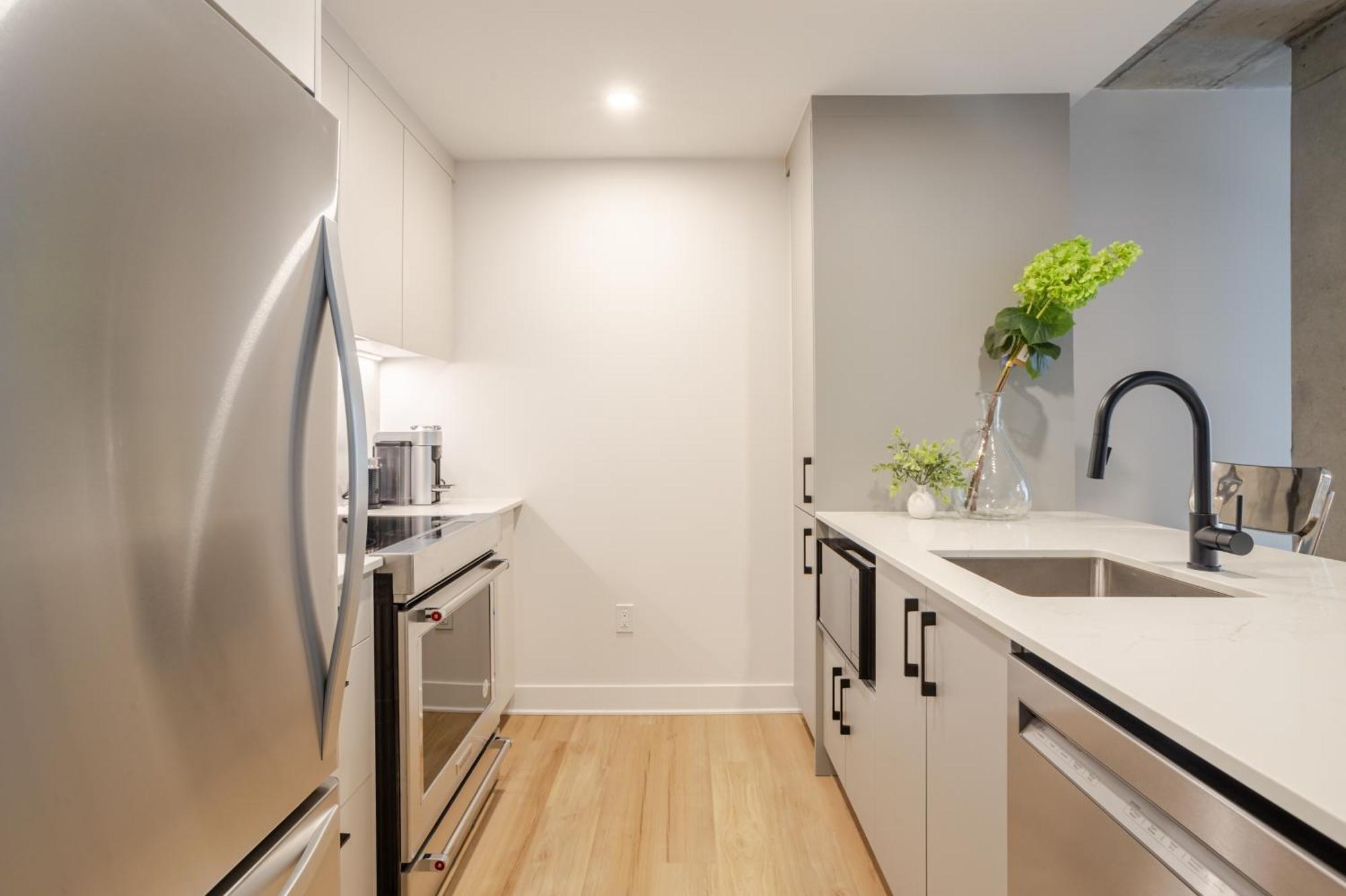 Heritage Hideaway 2br Old Port Charm Apartment Montreal
