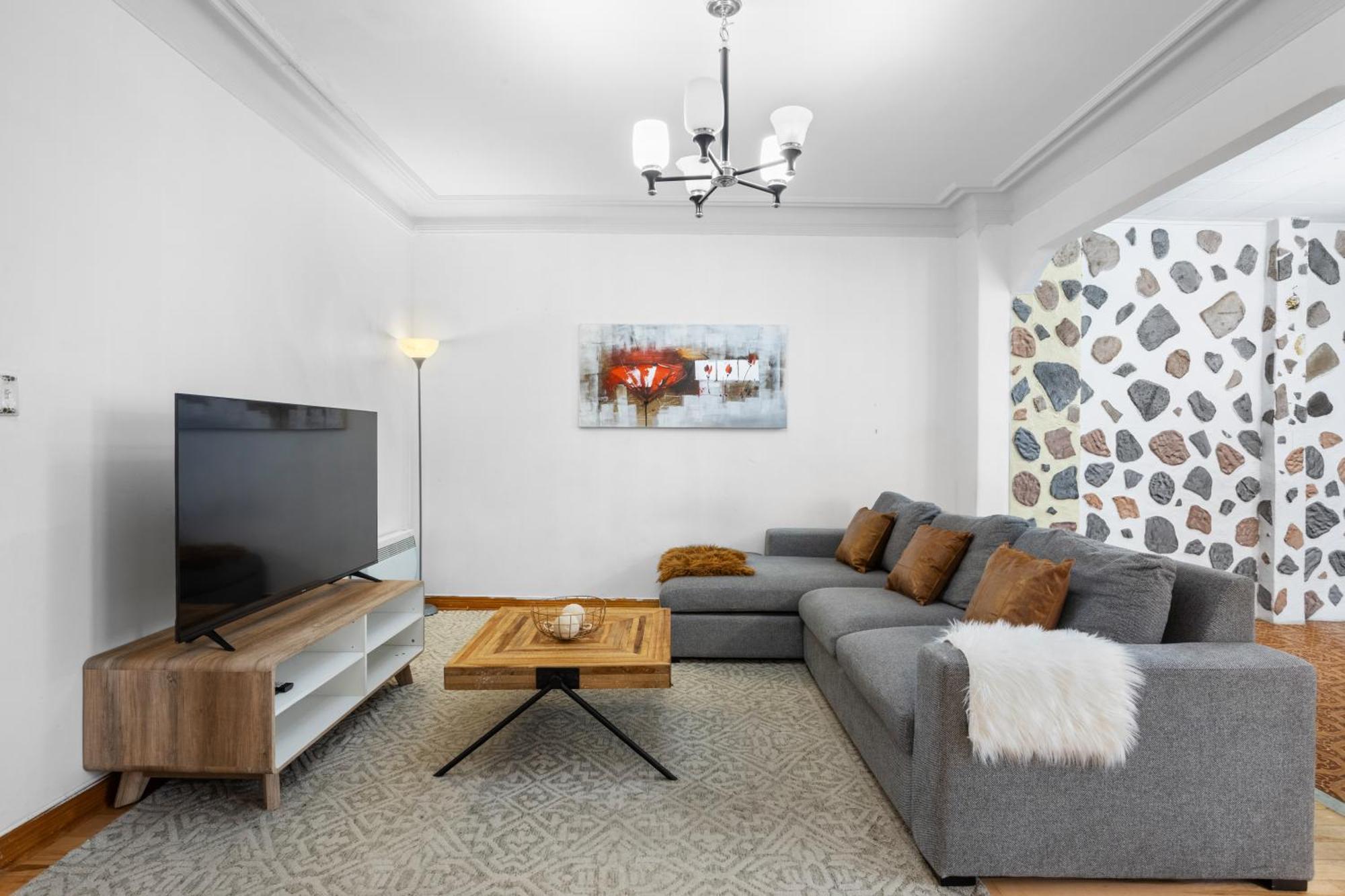 Magnificent 4br In Downtown Mont-royal Apartment Montreal
