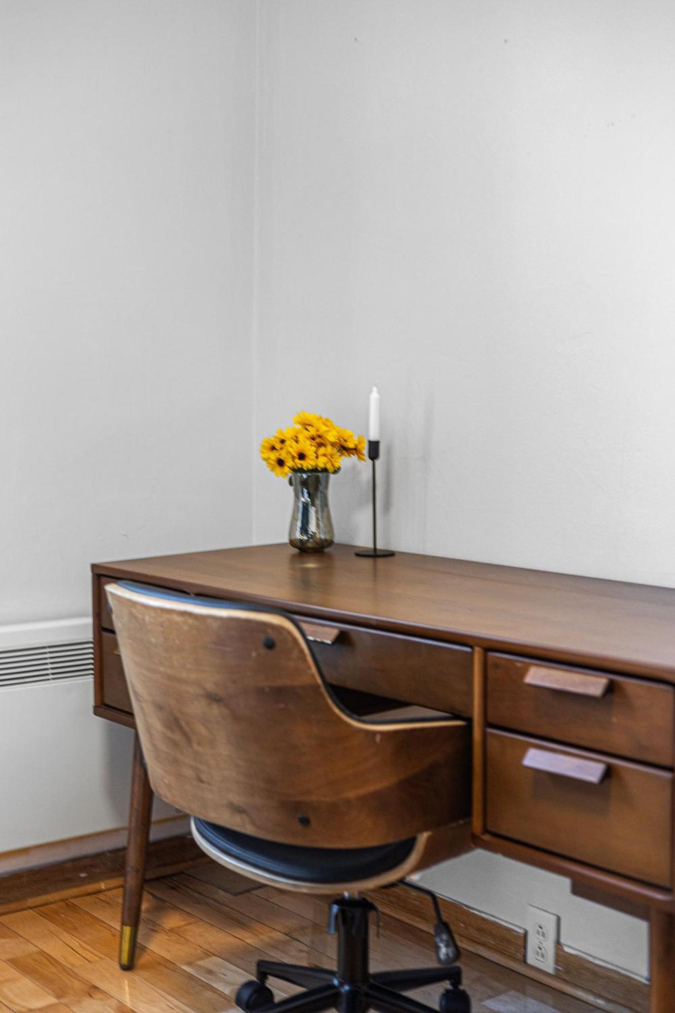 Magnificent 4br In Downtown Mont-royal * Montreal