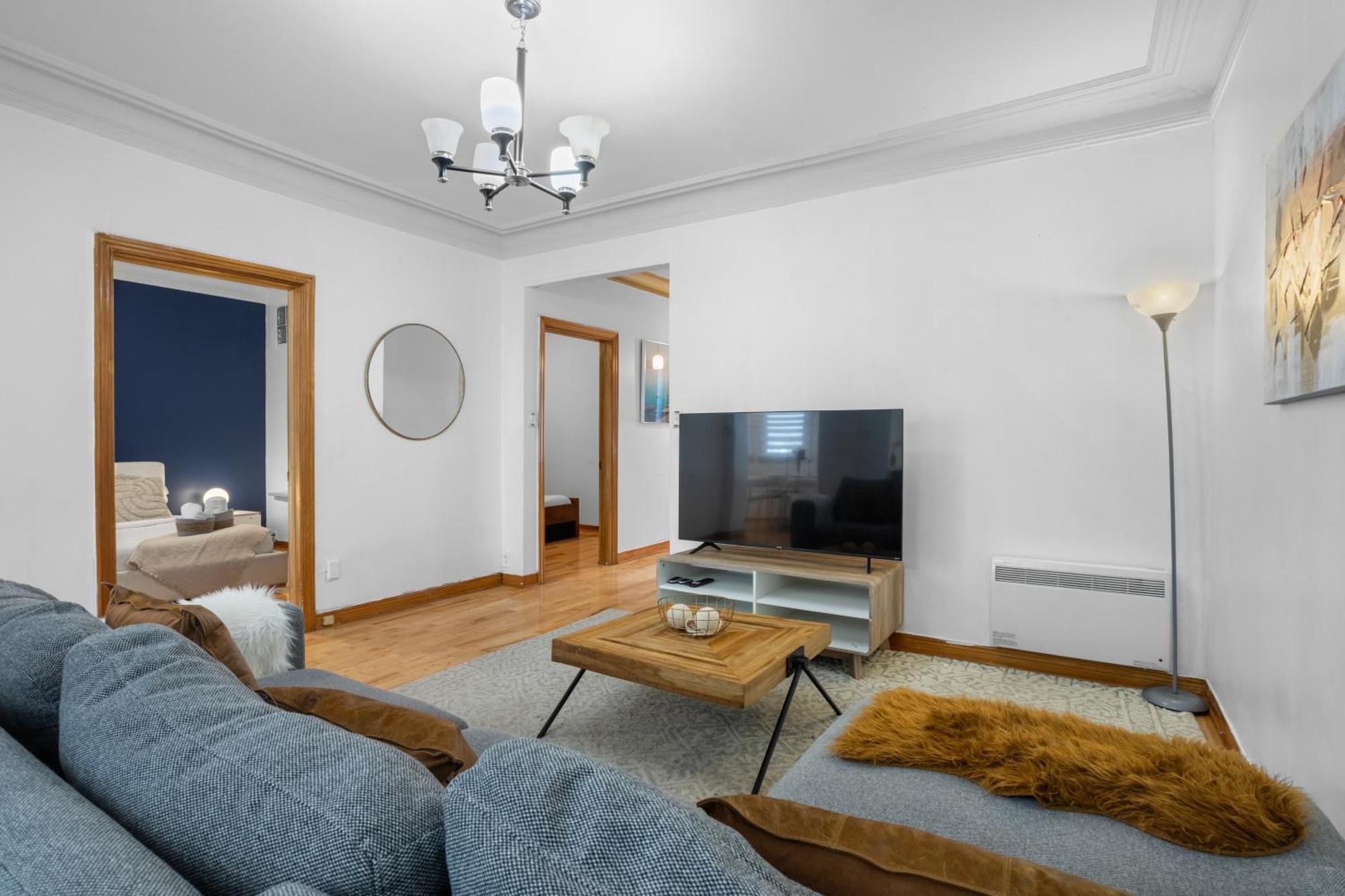 Magnificent 4br In Downtown Mont-royal Apartment *